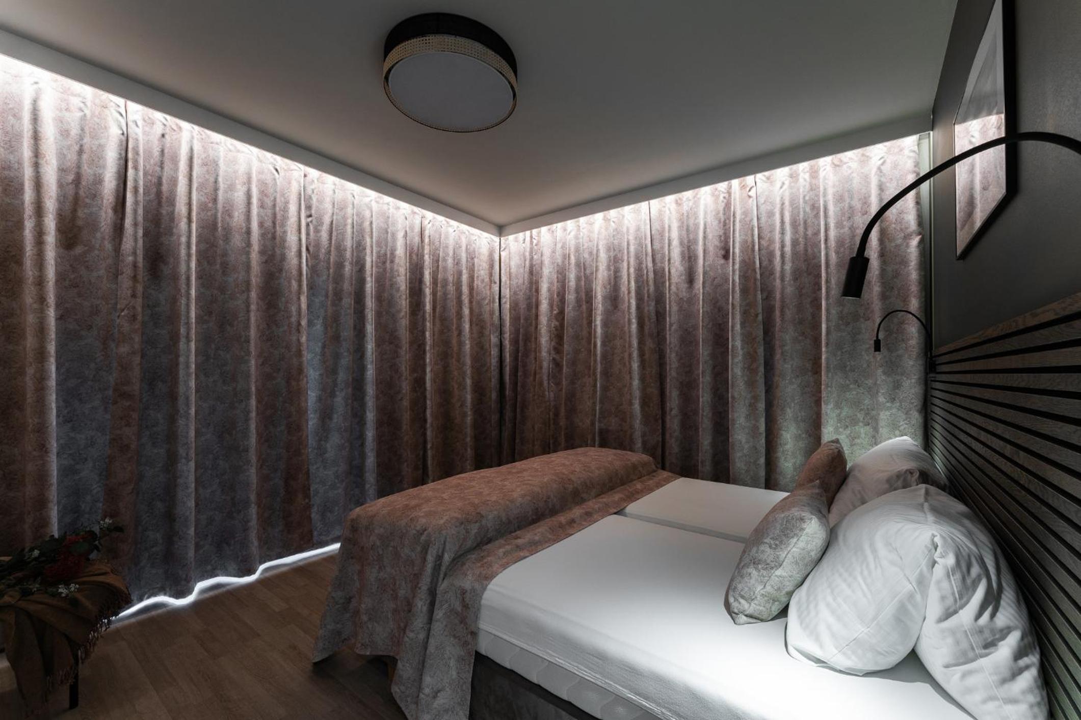 Deluxe Two-Bedroom Apartment with Garden View photo 1