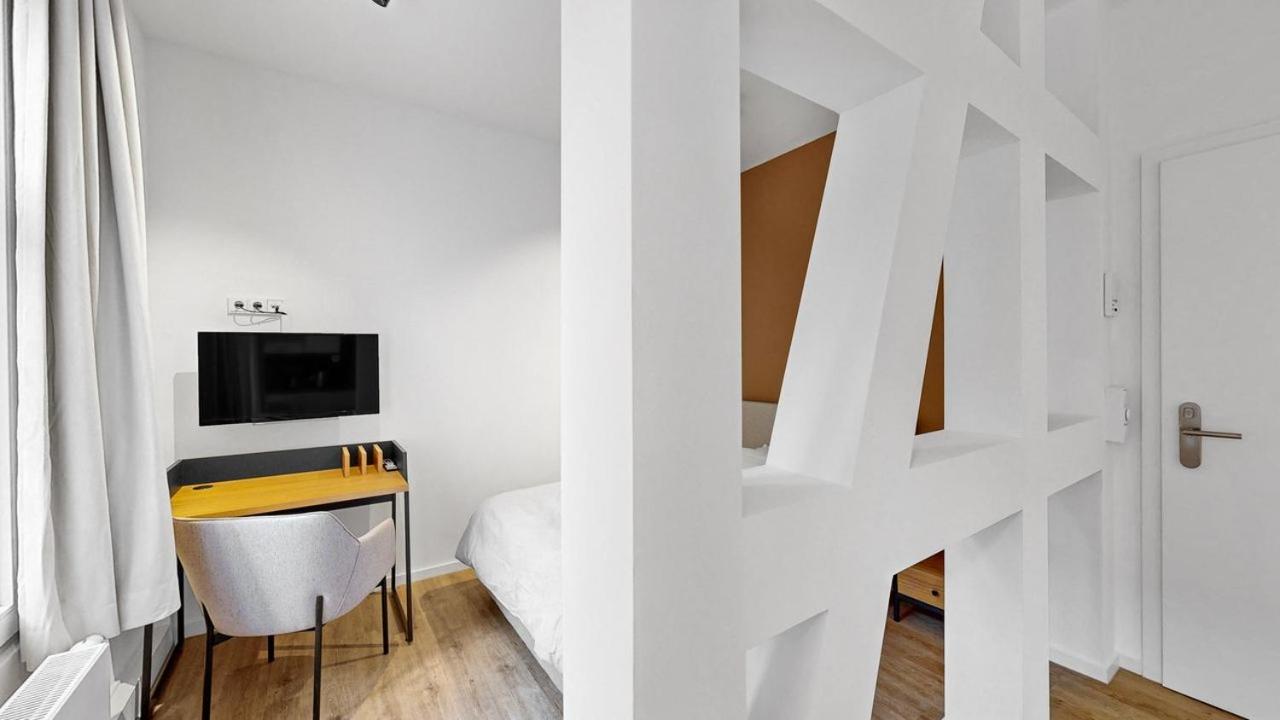 One-Bedroom Apartment photo 2