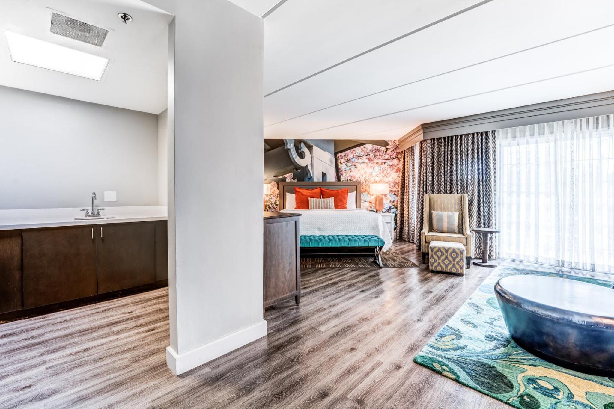 King Suite - Photo 13