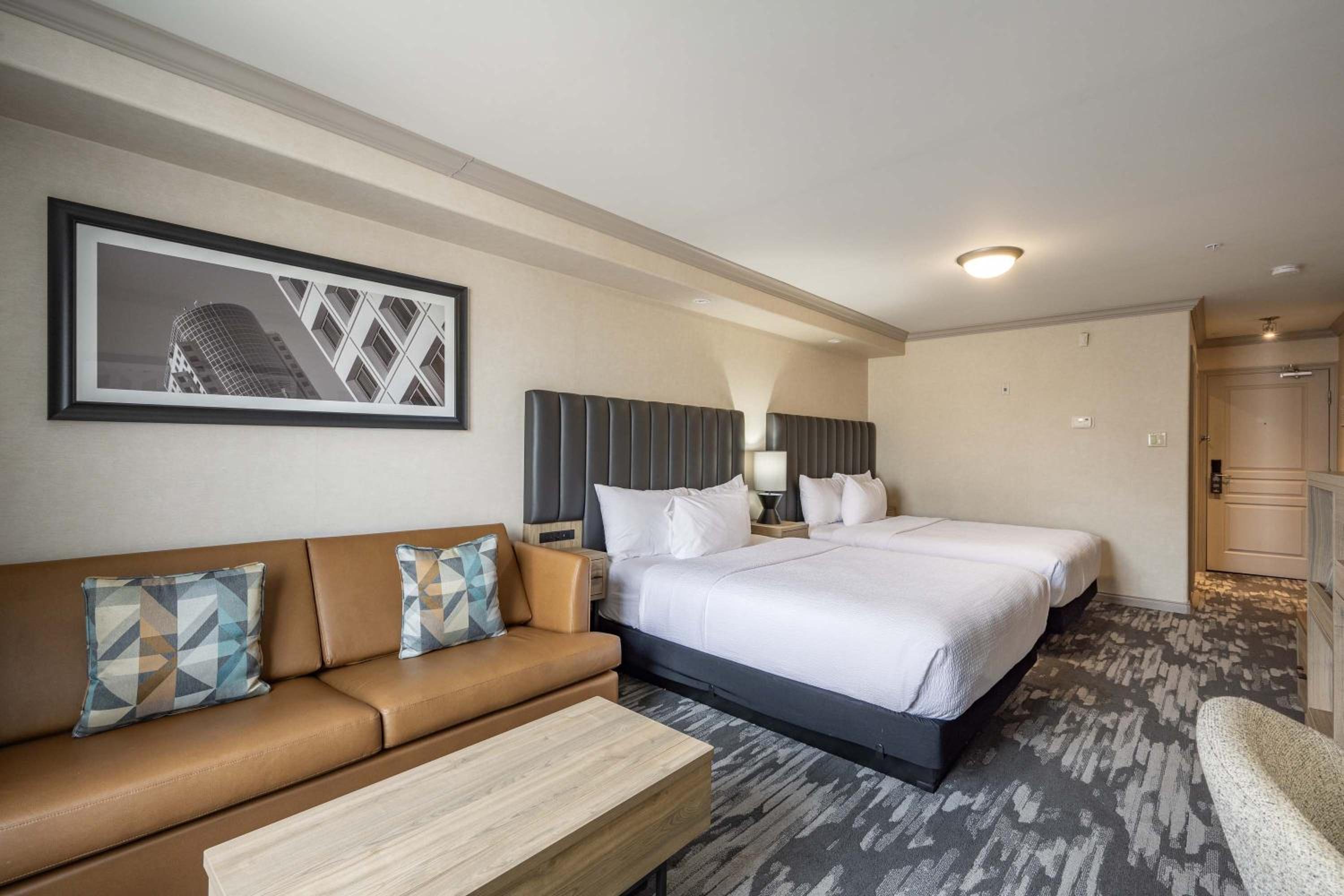Standard Room, 2 Queen Beds, Sofa Bed photo 2