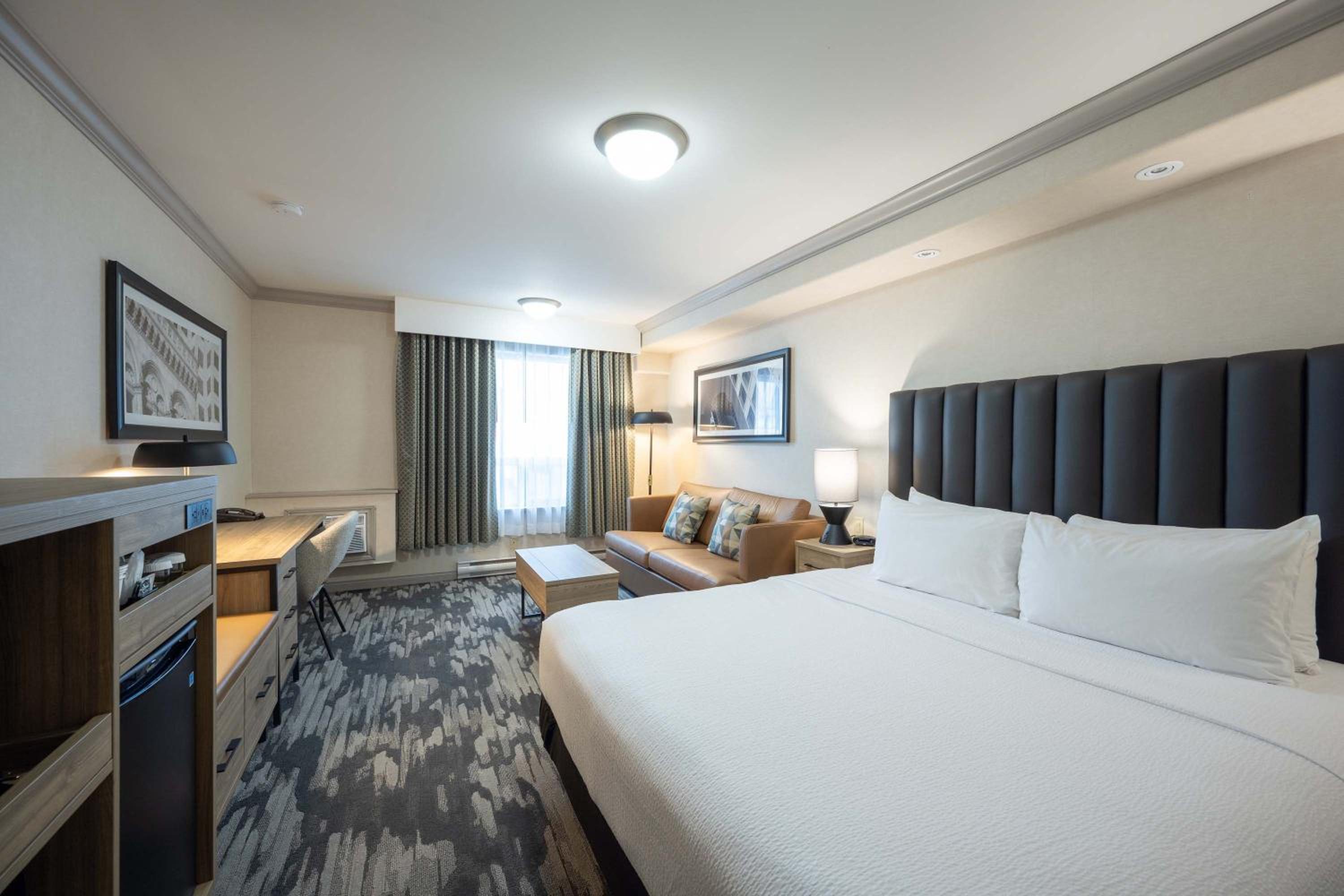 Standard Room, 1 King Bed, Sofa Bed - Photo 1