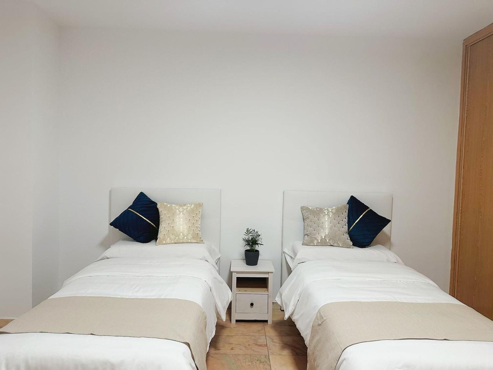 Habitación Queen con Baño Compartido