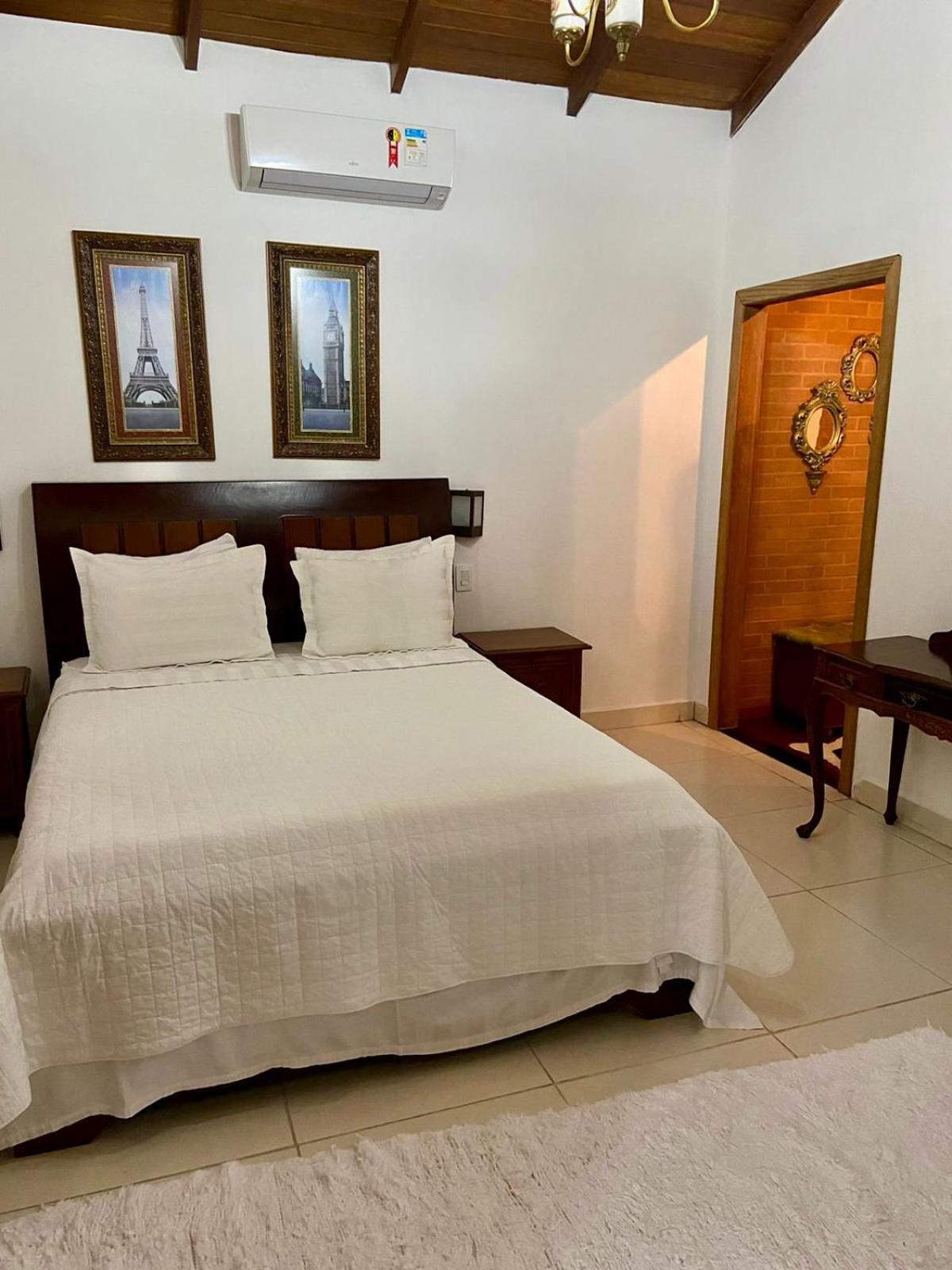 Queen Suite with Spa Bath