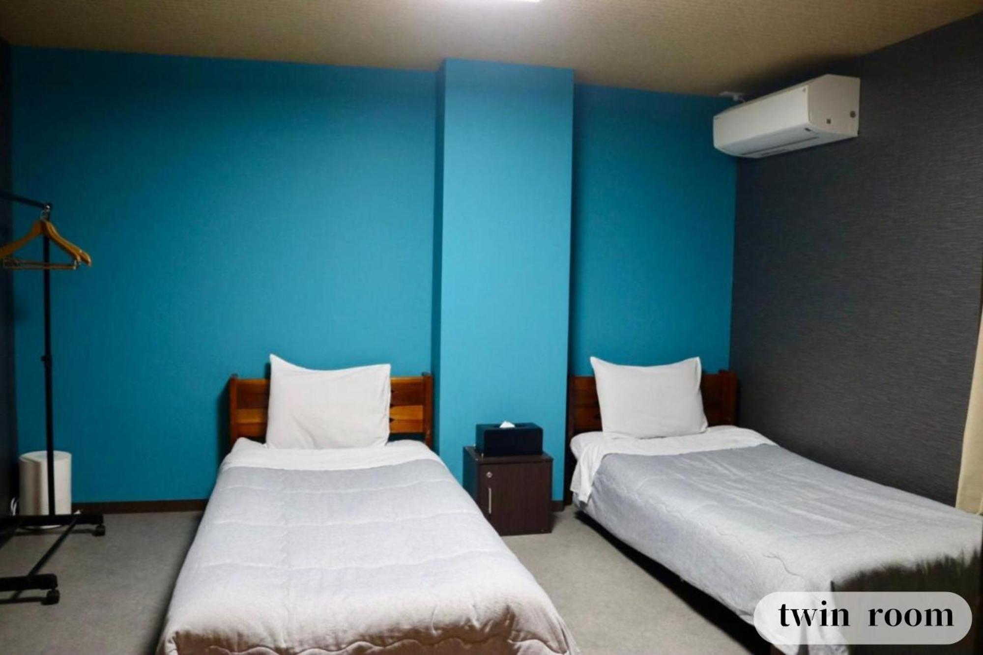 Standard Twin Room with Shared Bathroom photo 1