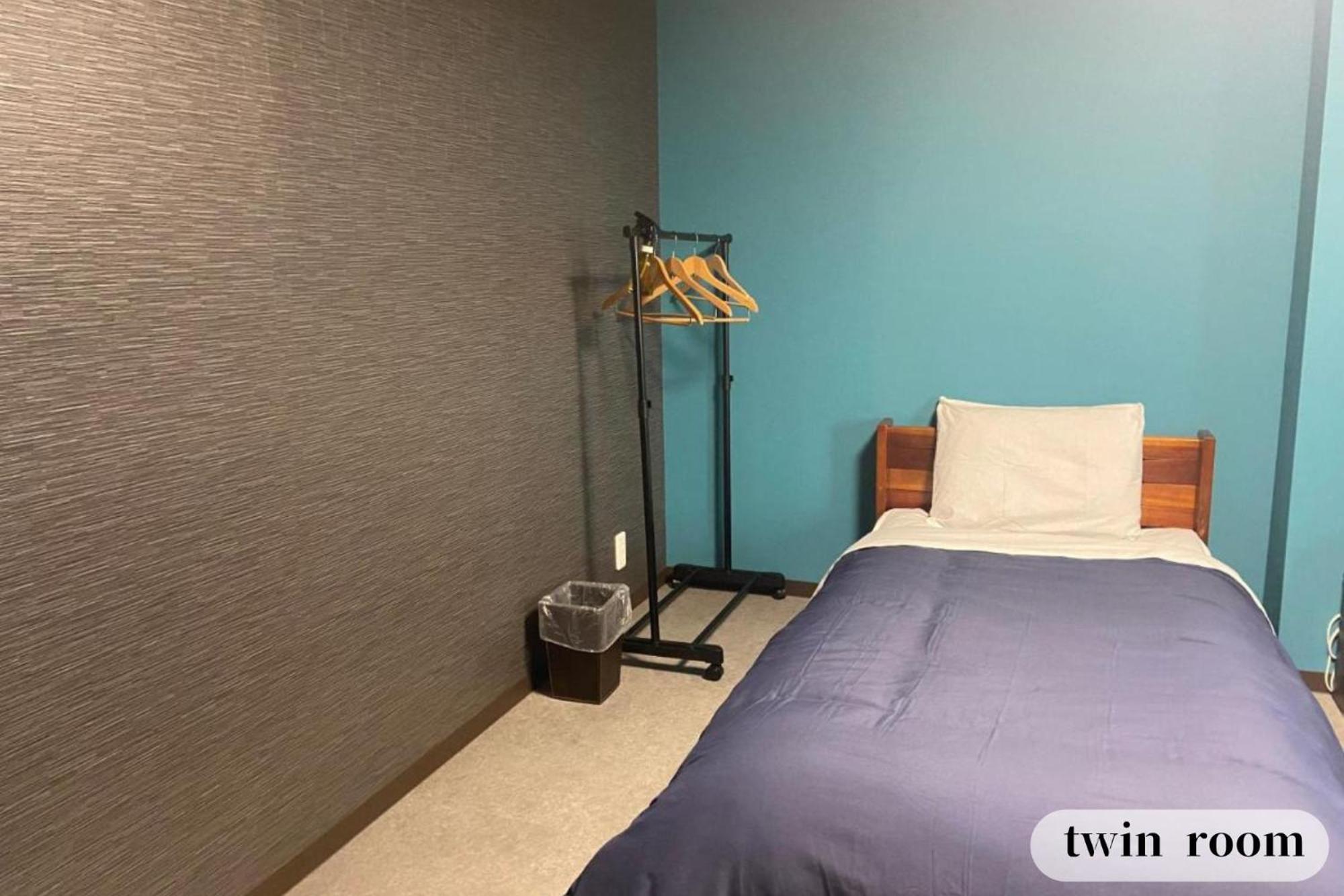 Standard Twin Room with Shared Bathroom photo 3