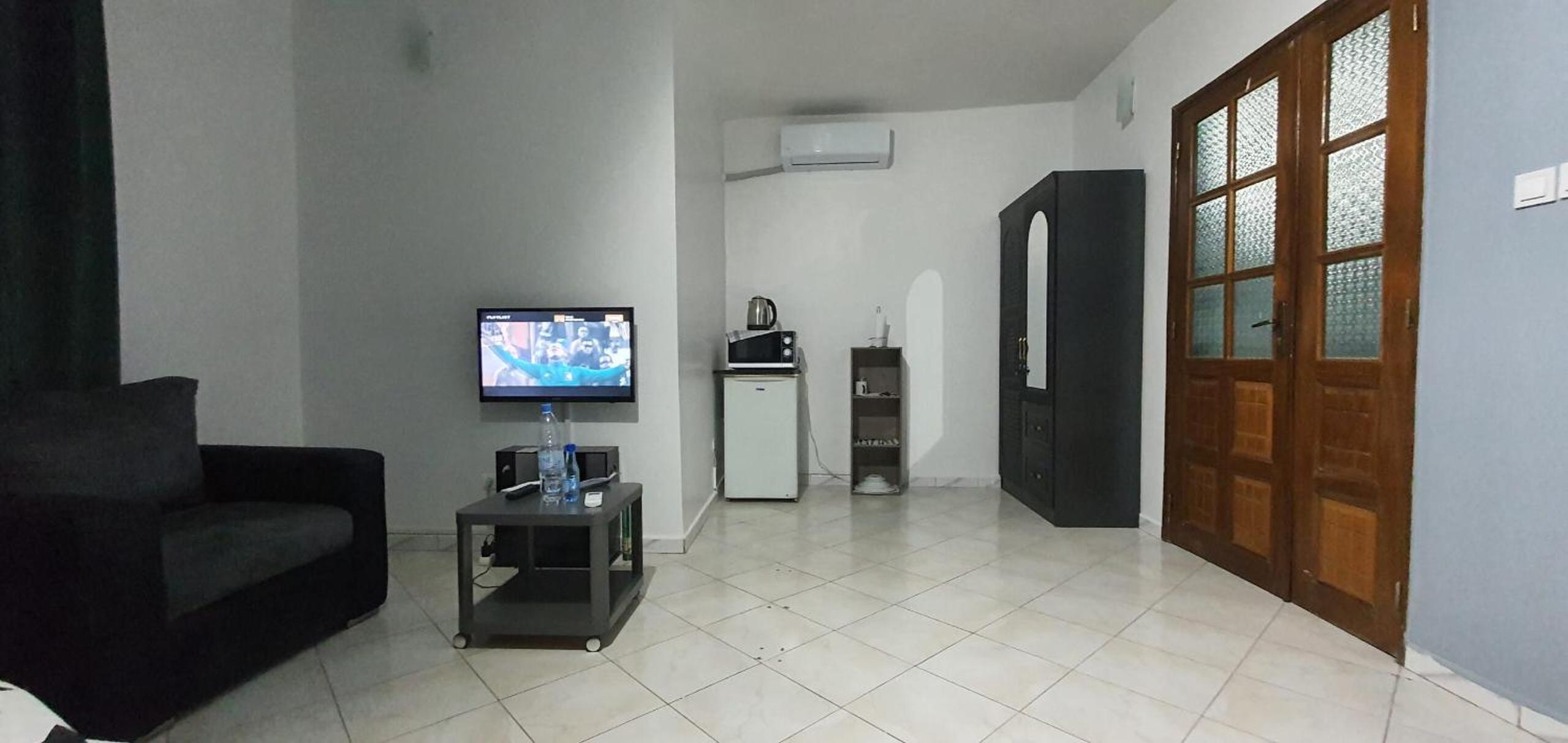 Deluxe Room (2 Adults + 1 Child)