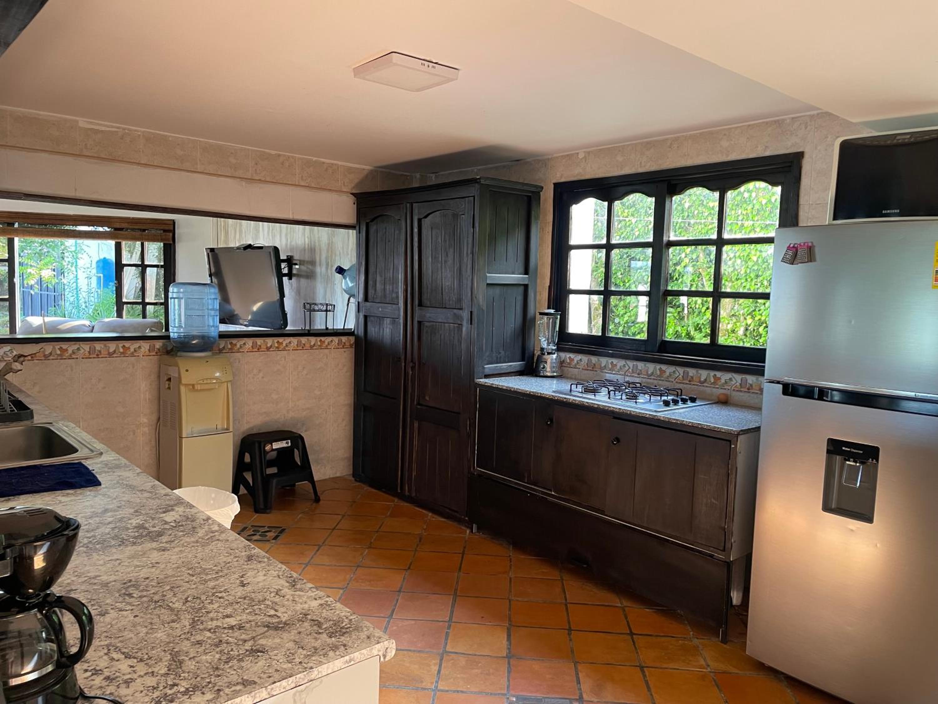 Seven-Bedroom House photo 3