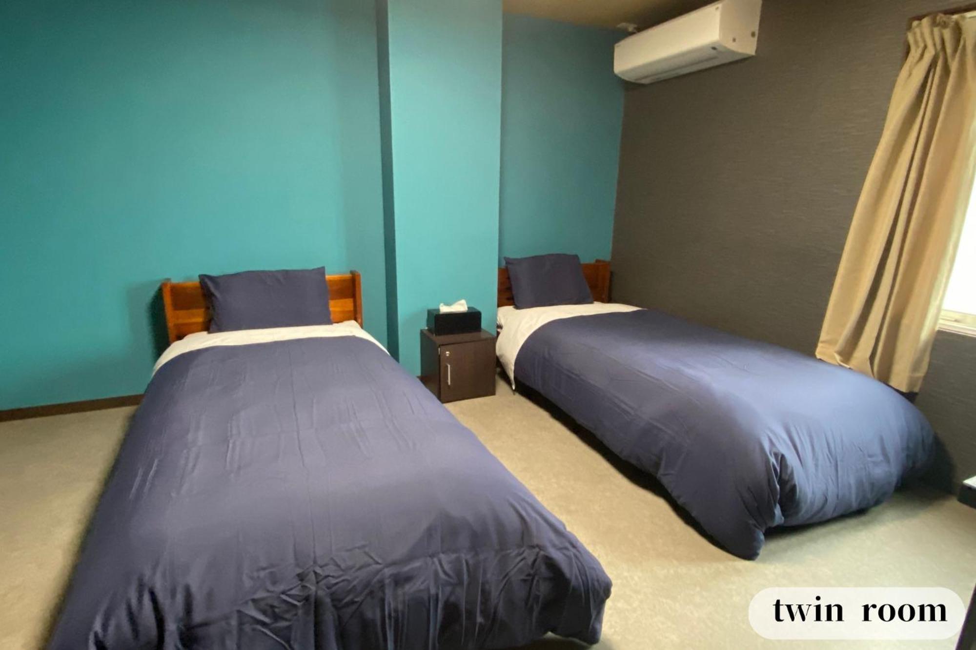 Standard Twin Room with Shared Bathroom photo 2