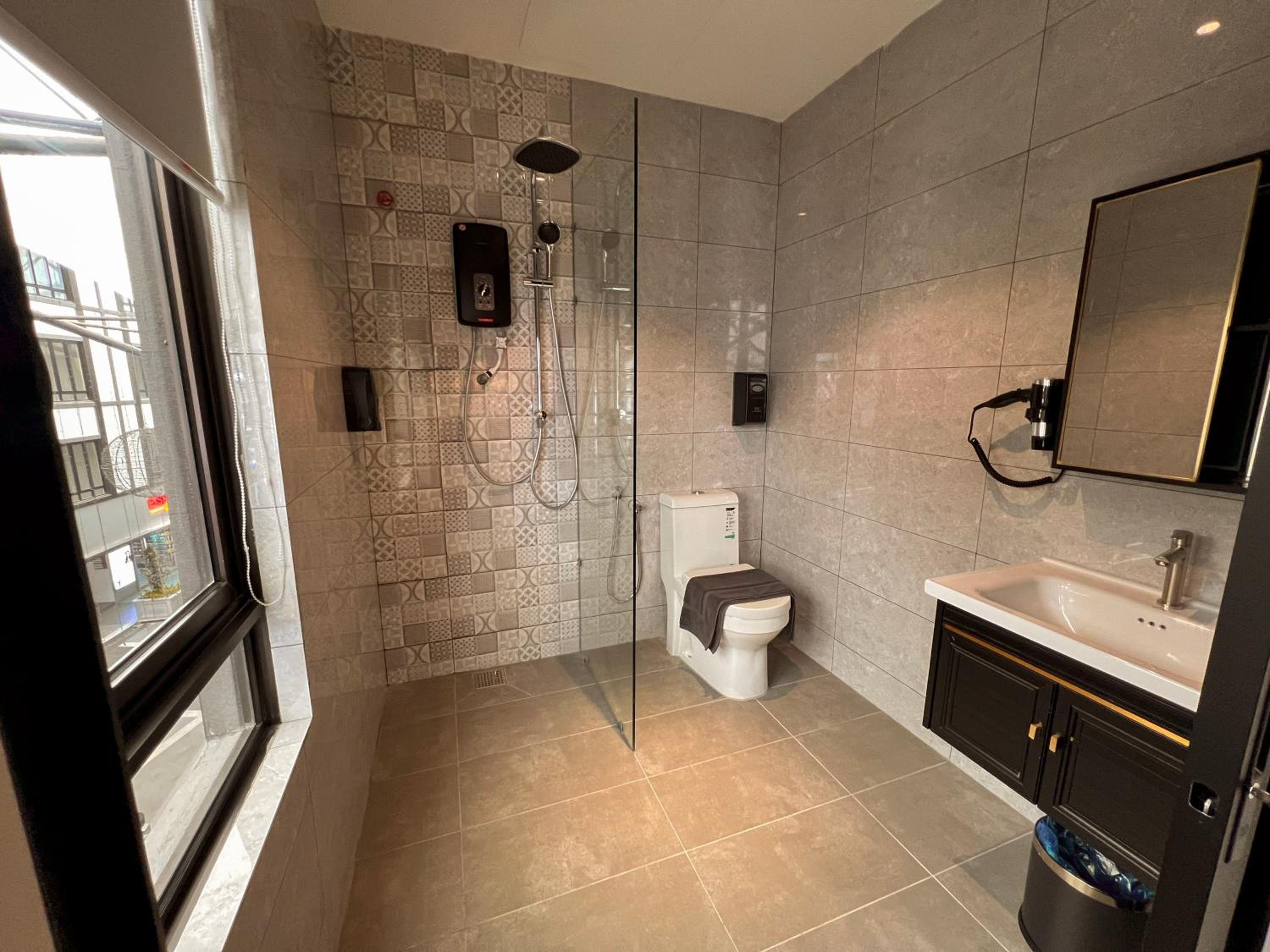 Deluxe Suite - Photo 6