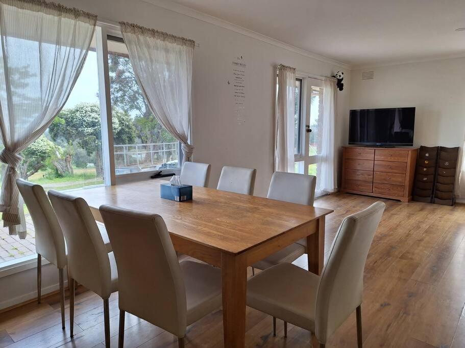 Three-Bedroom House photo 2