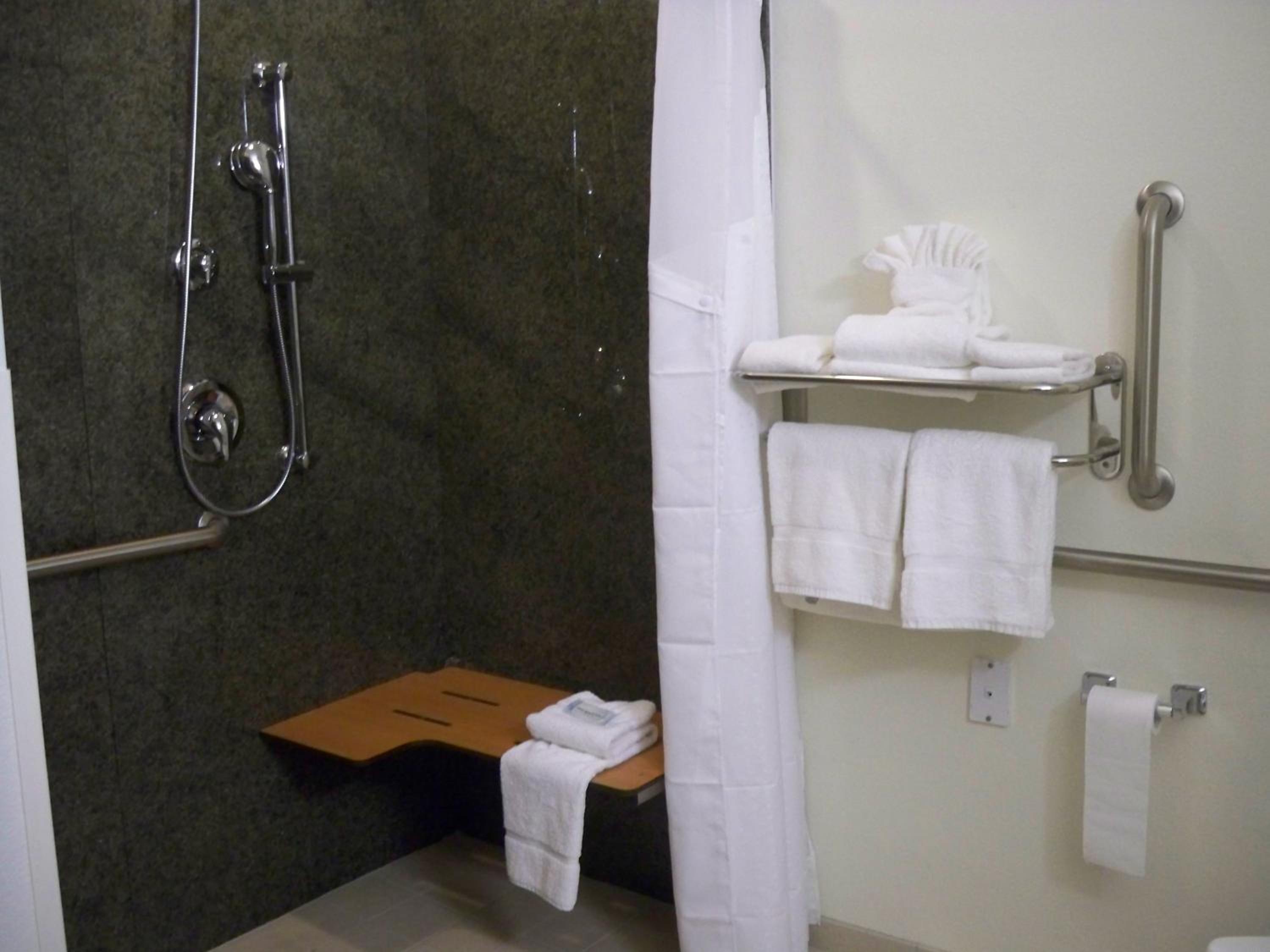 King Room - Mobility Access Tub - Non-Smoking - Photo 3
