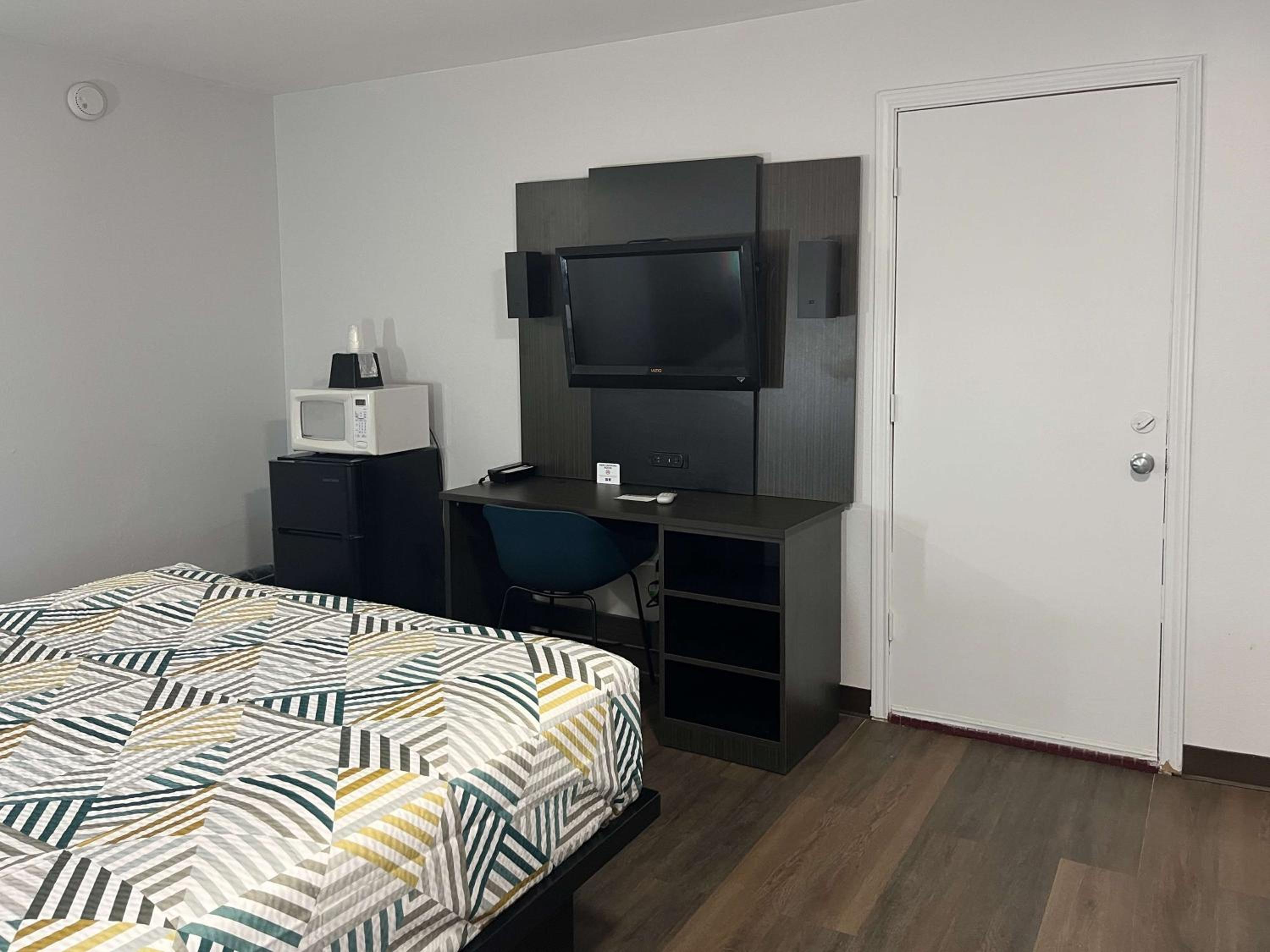 Queen Room - Photo 2