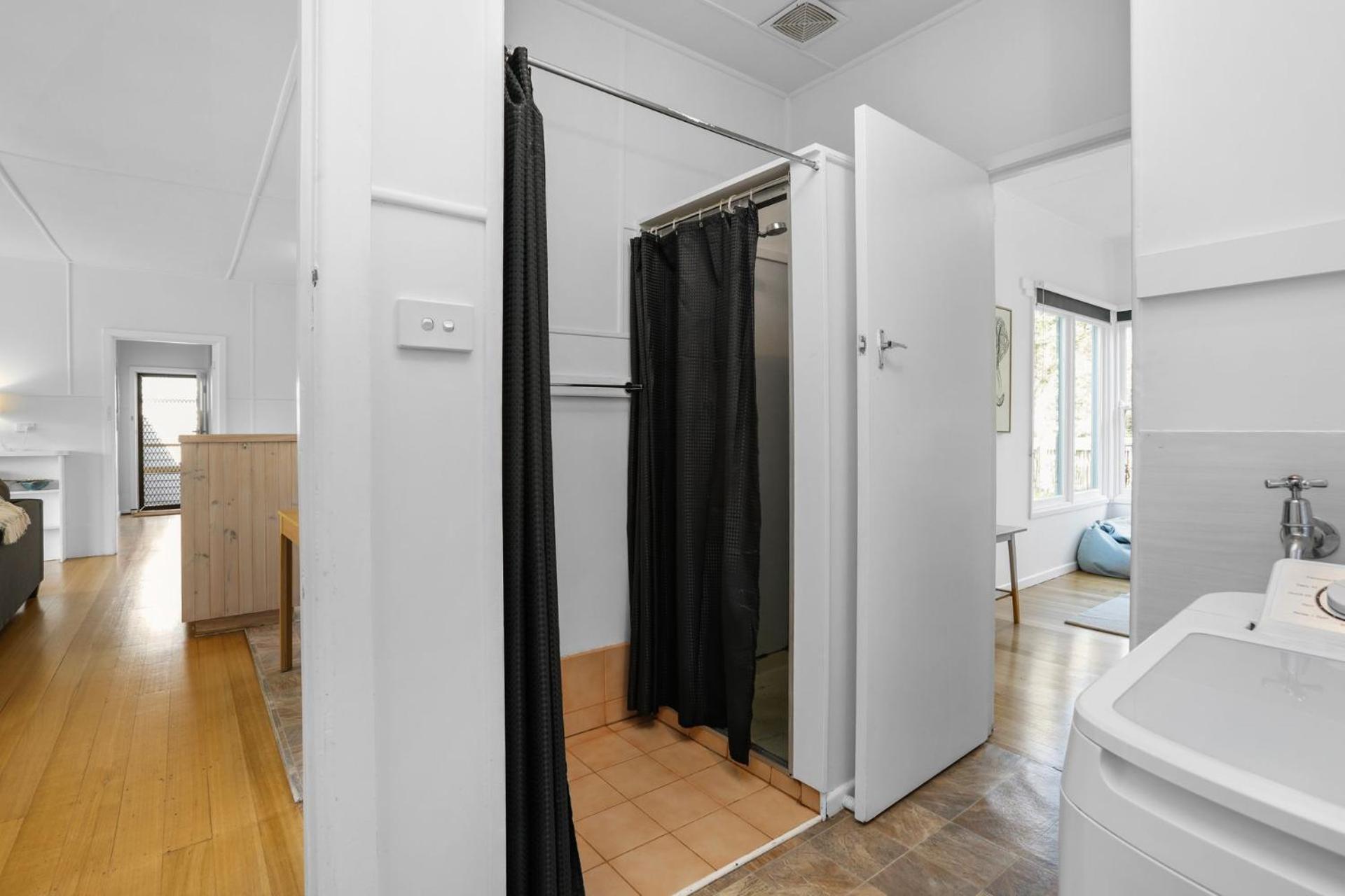 Three-Bedroom House photo 3