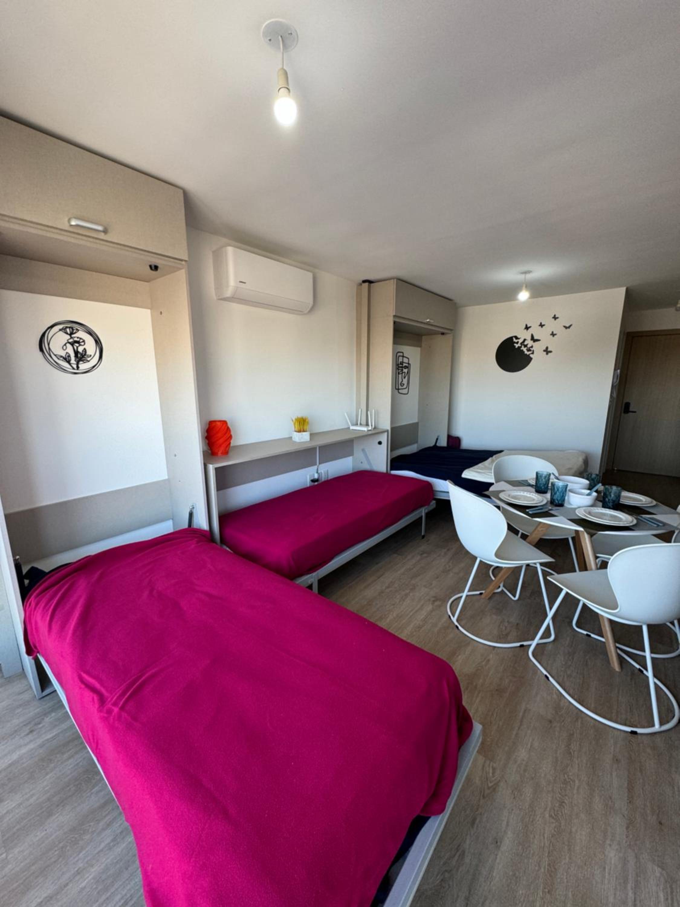One-Bedroom Apartment photo 1