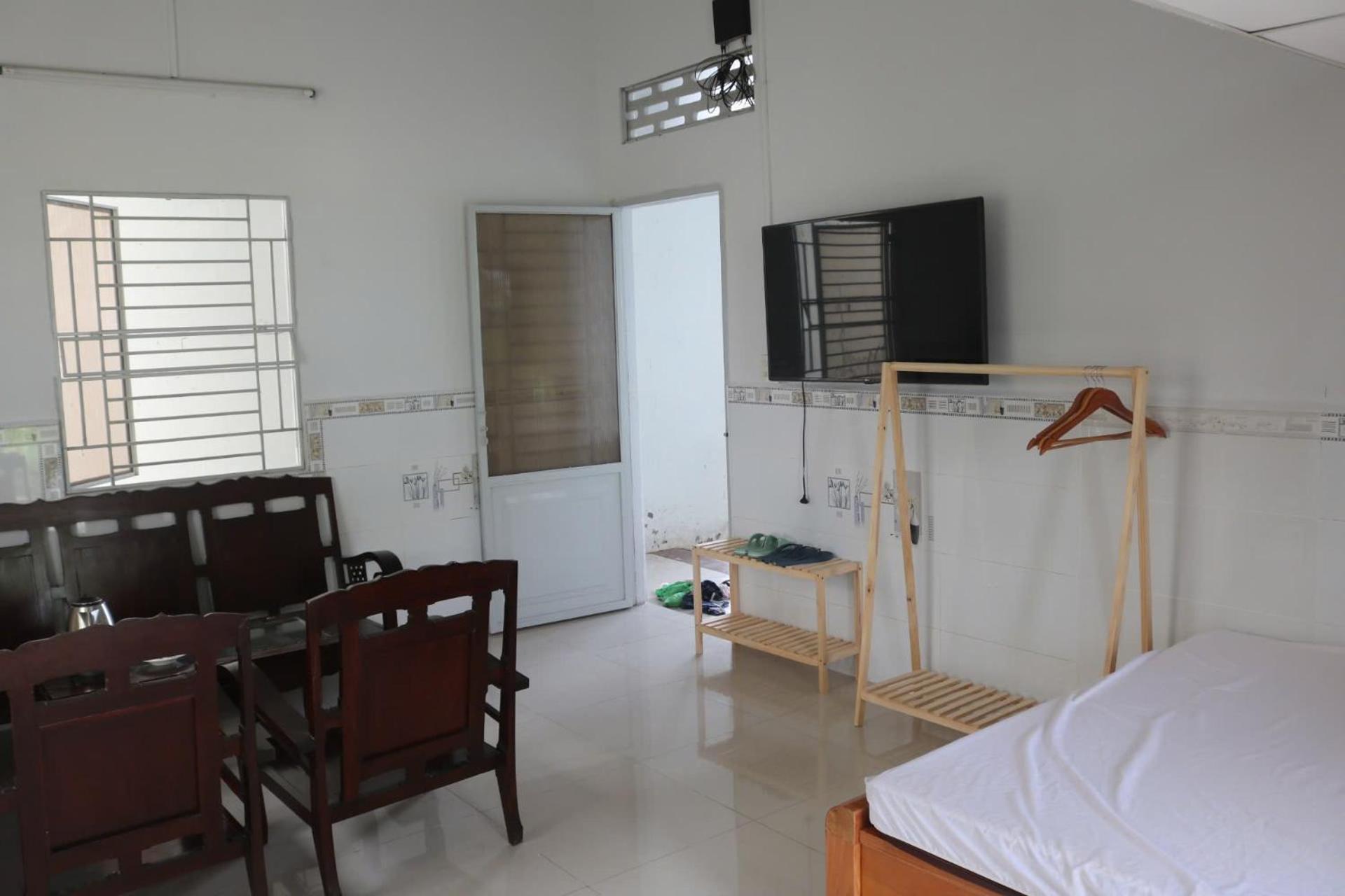 Double Room with Balcony - Photo 9