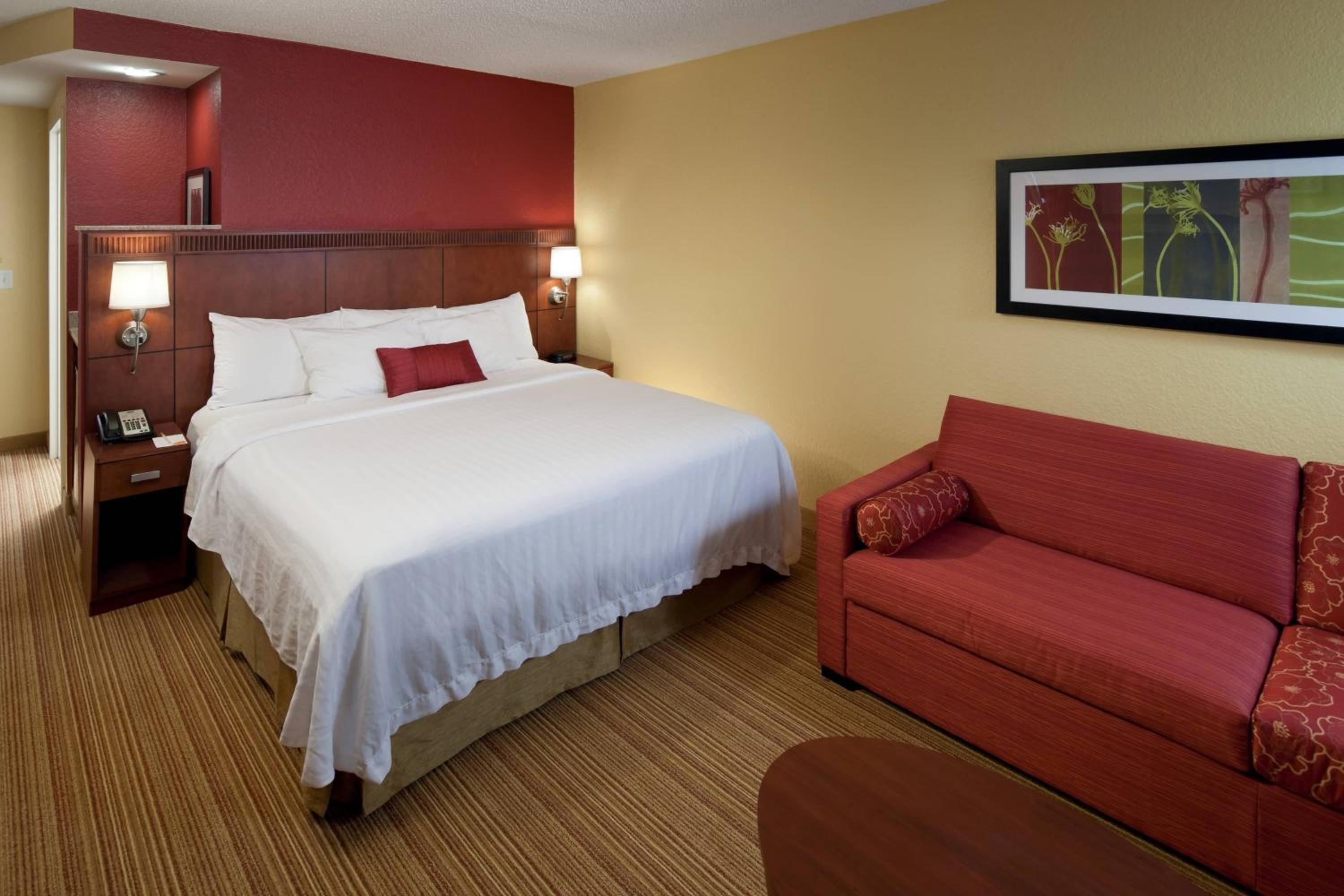 King Room with Sofa Bed - Photo 1