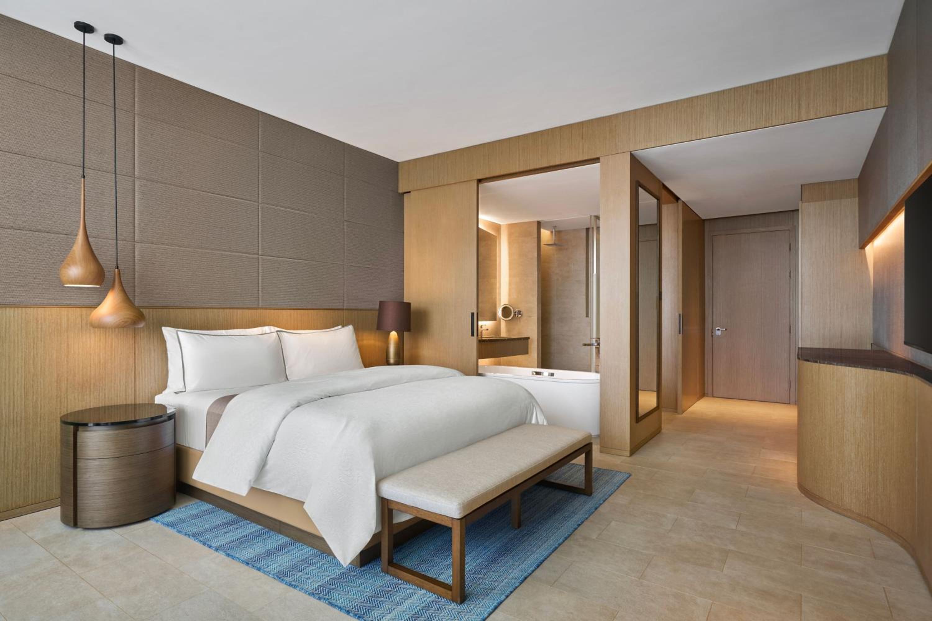 Deluxe Sea View with King Bed and Balcony - Photo 6