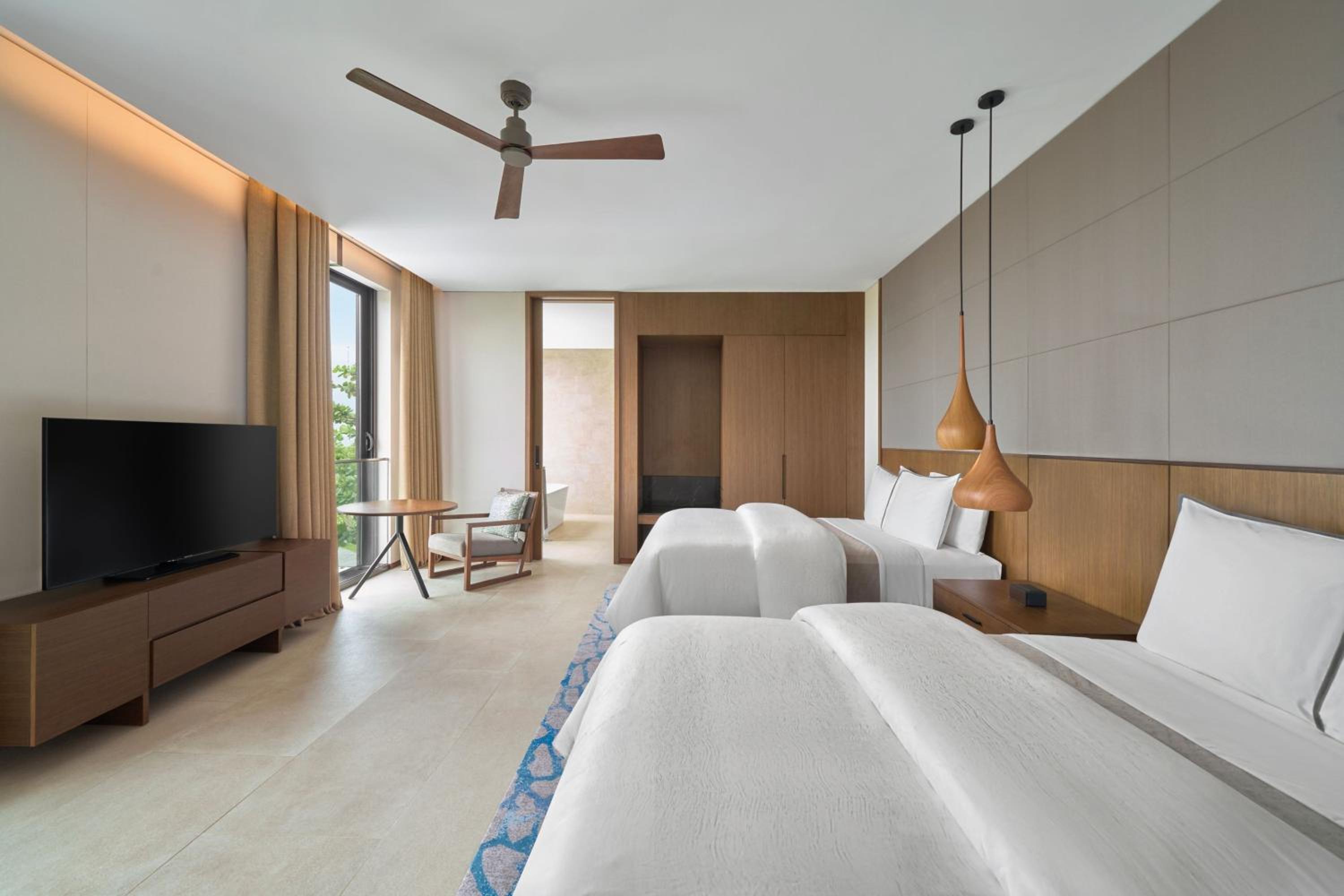 Three-Bedroom Villa with Private Pool and Sea View - Photo 5