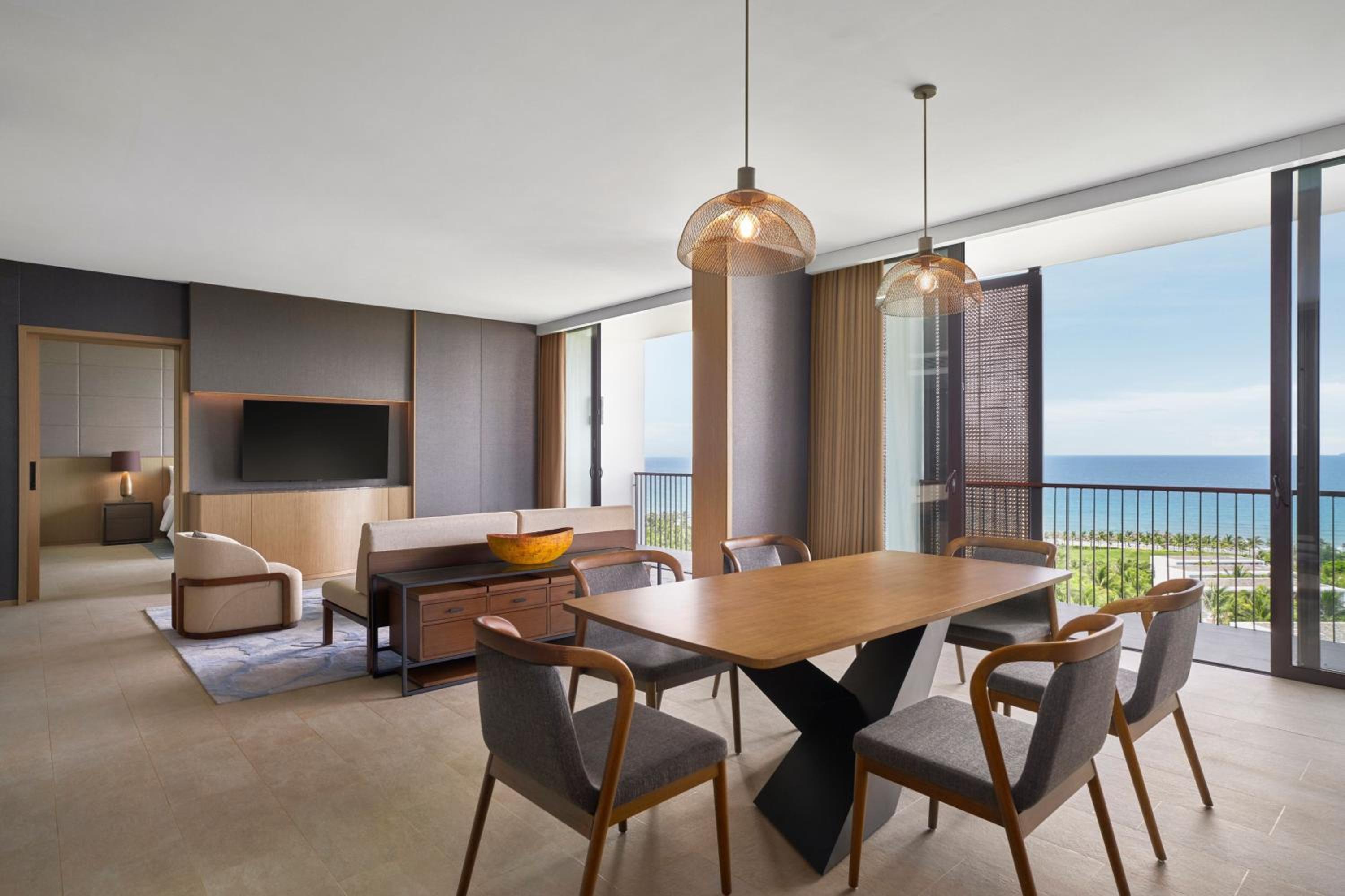 Executive King Suite with Balcony and Sea View - Photo 5