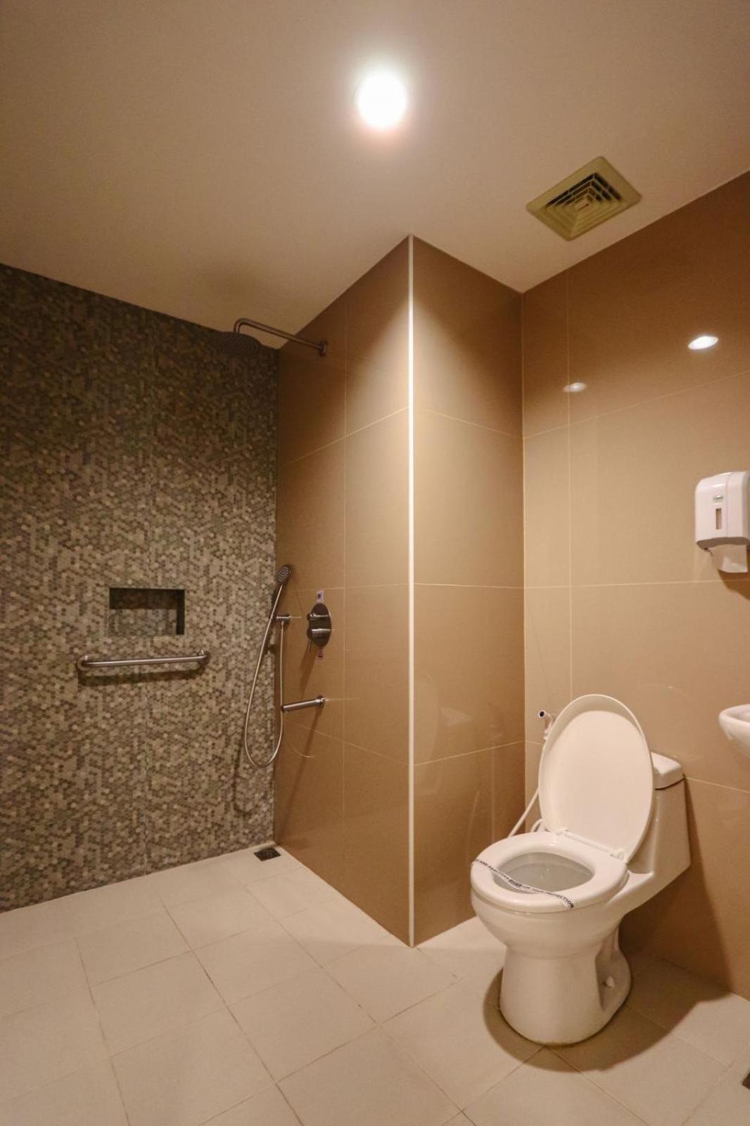 Executive Room - Photo 5