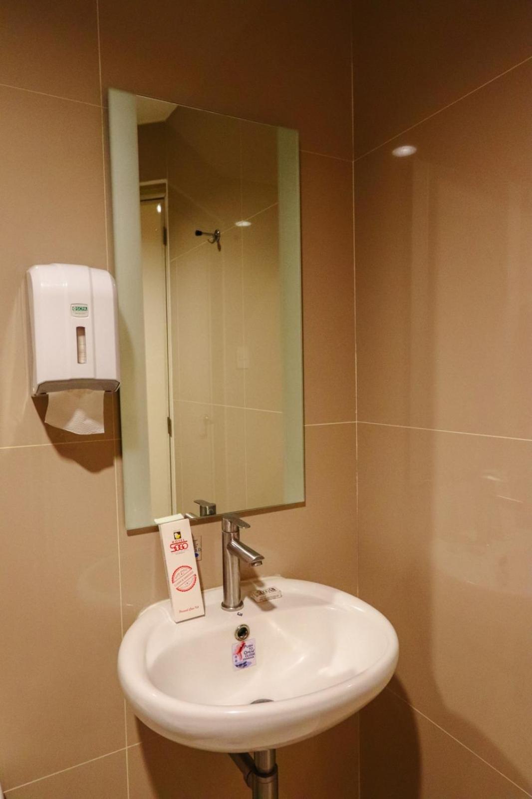Executive Room - Photo 6