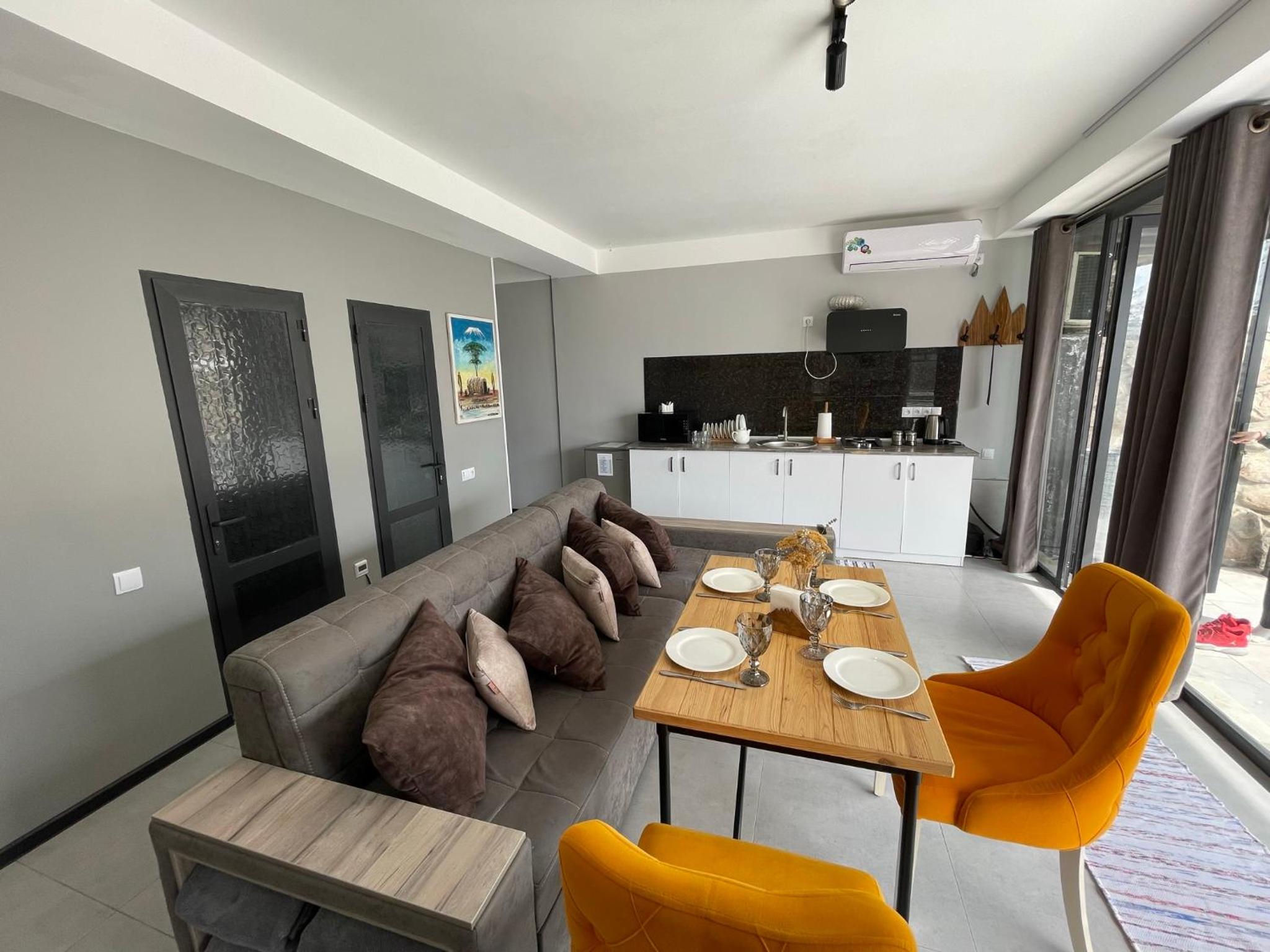 Apartment With Mountain View photo 1