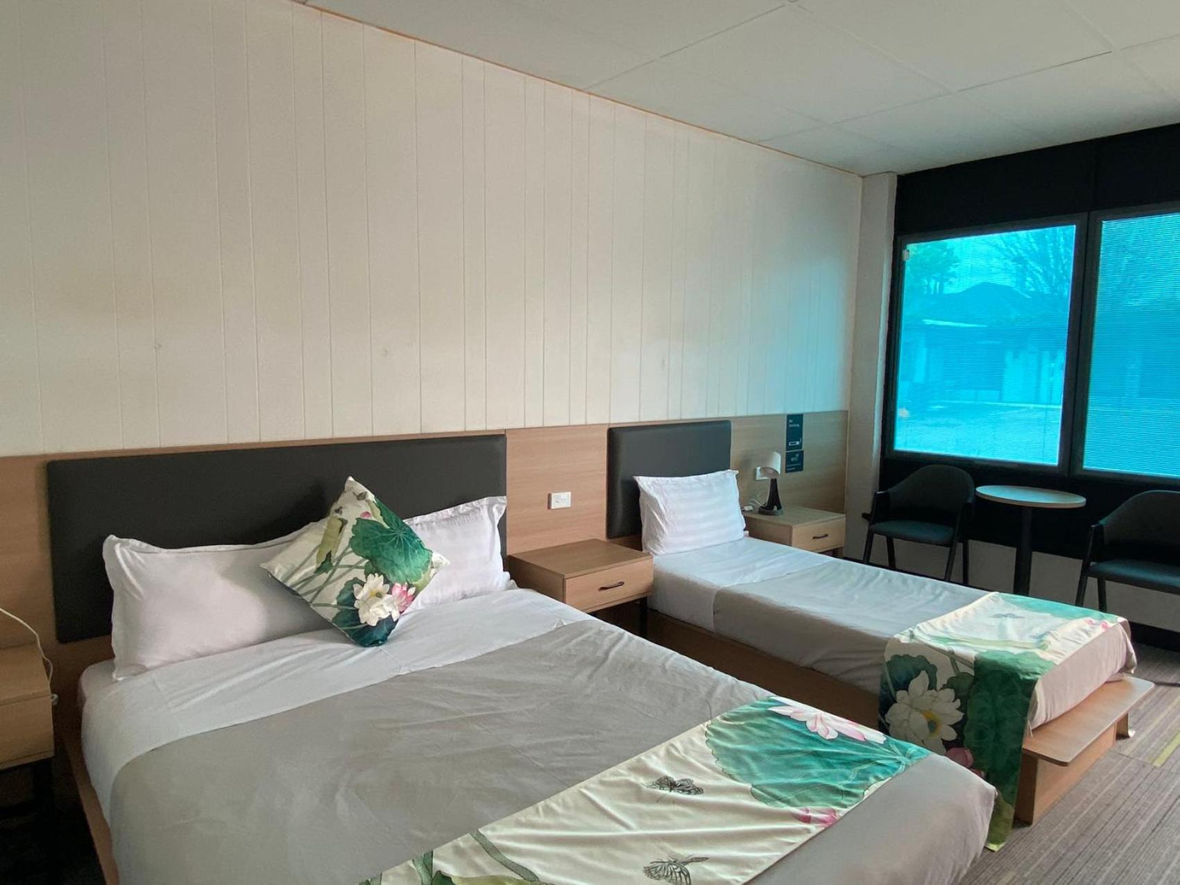 Standard Twin Room photo 2