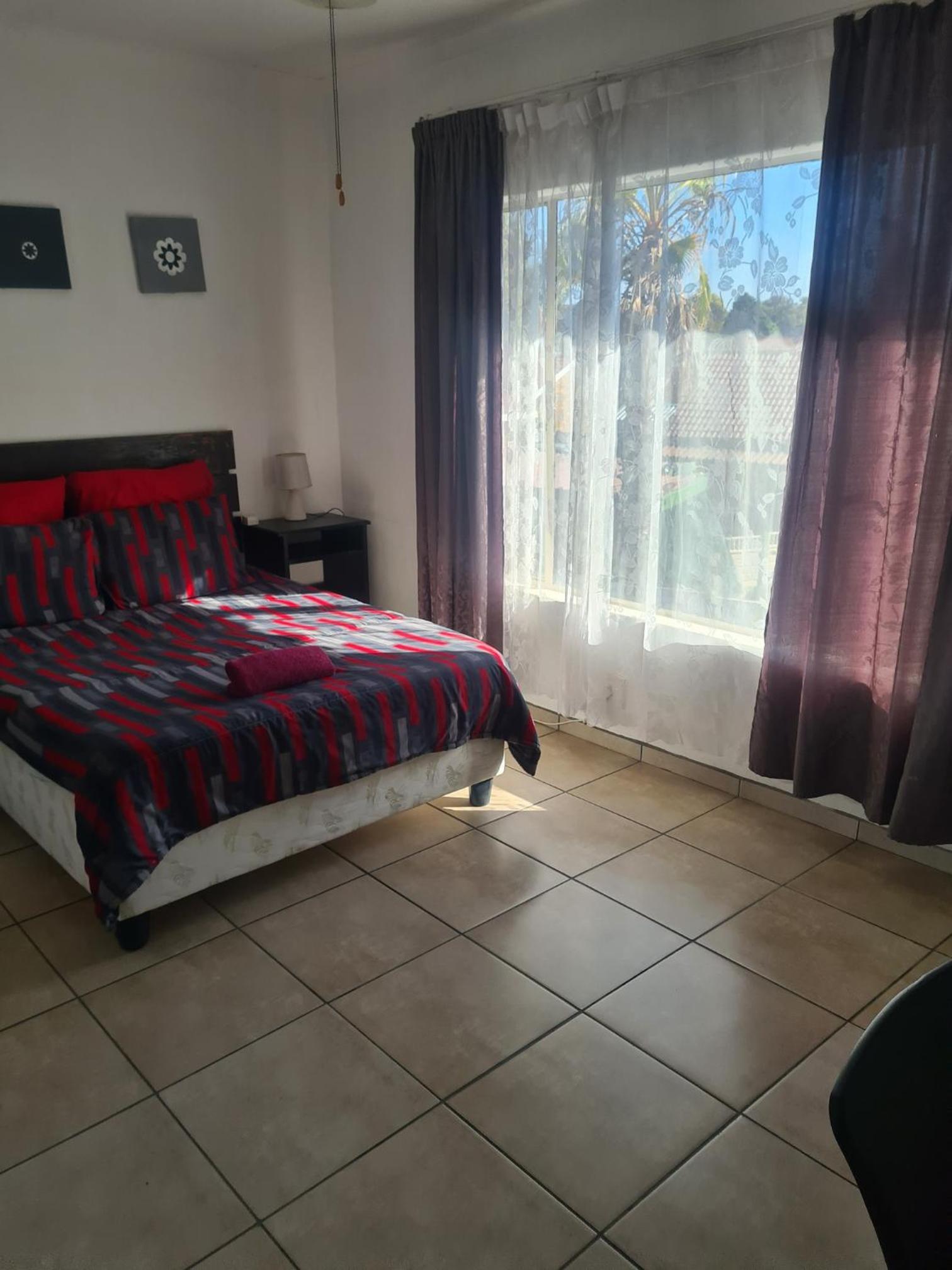 Queen Room photo 1