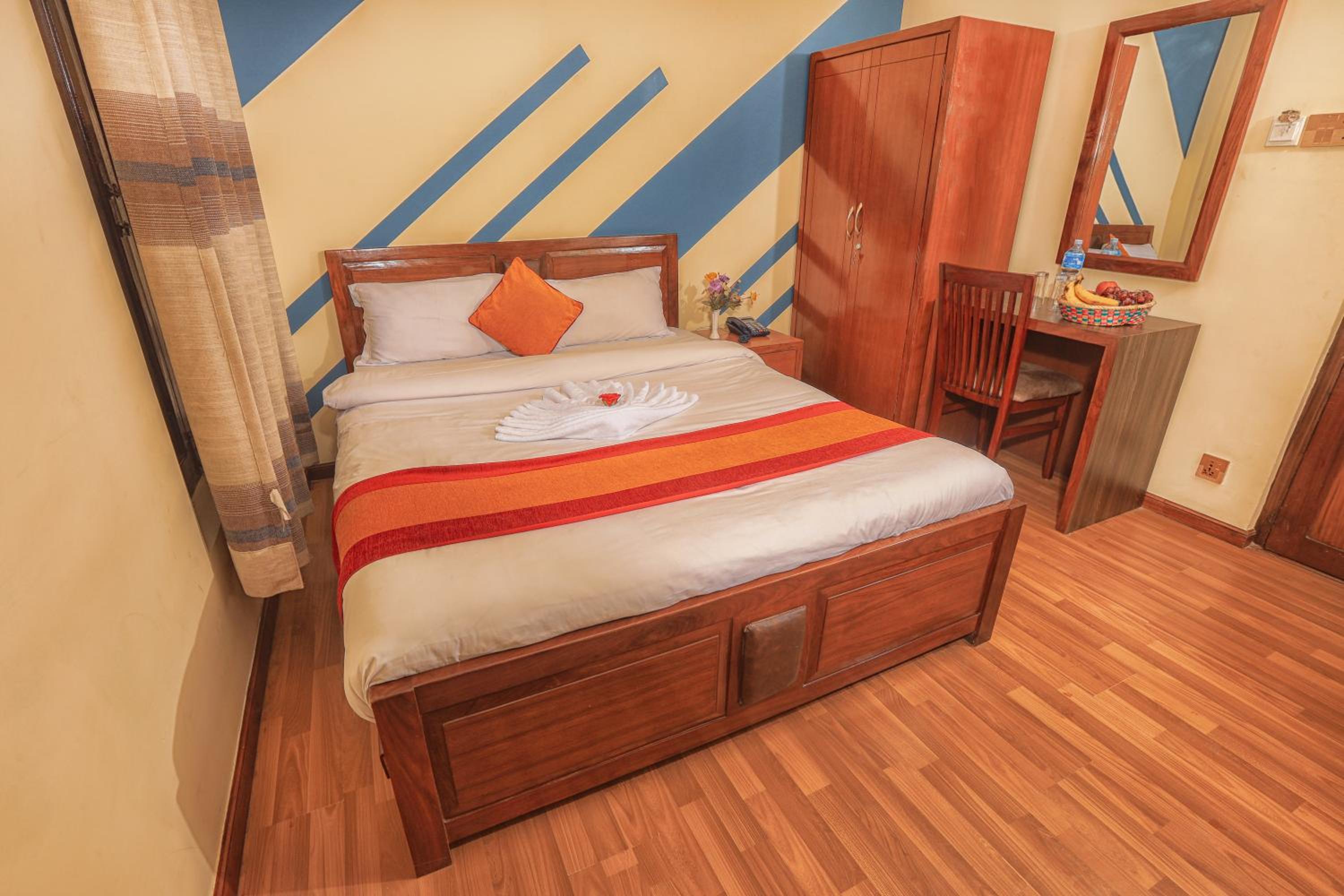 Double Room with Private Bathroom - Photo 12