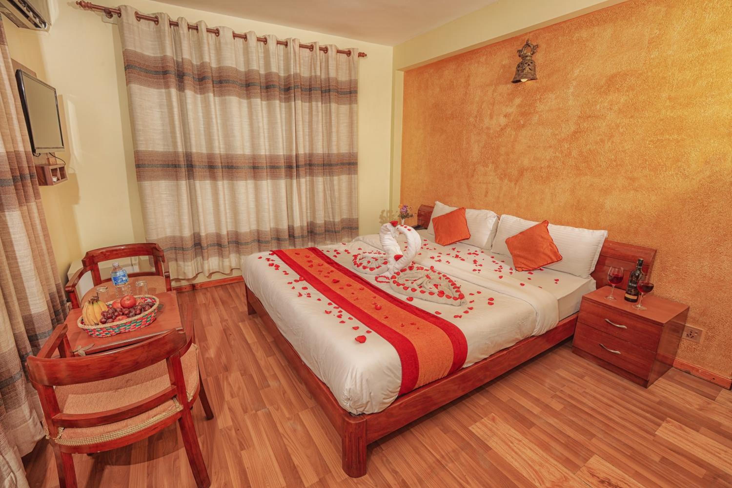 Double Room with Private Bathroom - Photo 6