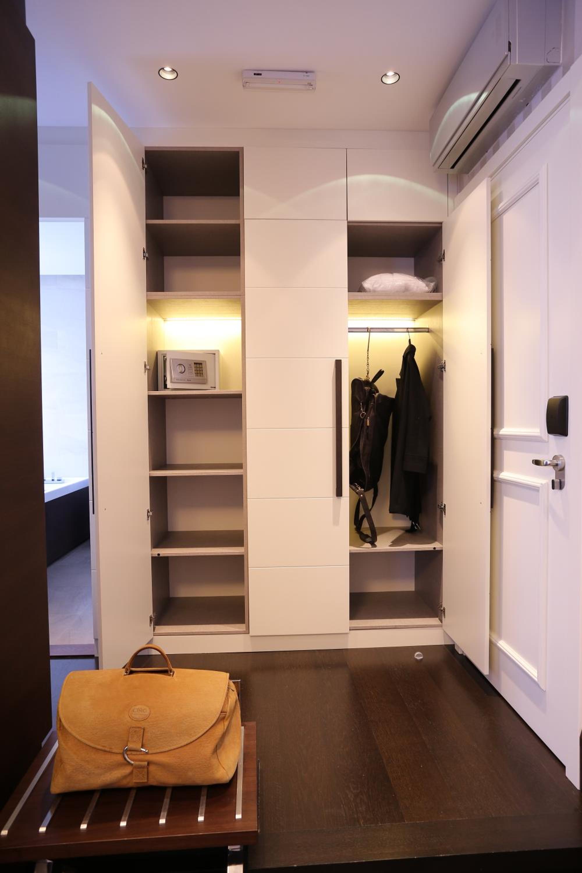Superior King Suite with Free Parking - Photo 1