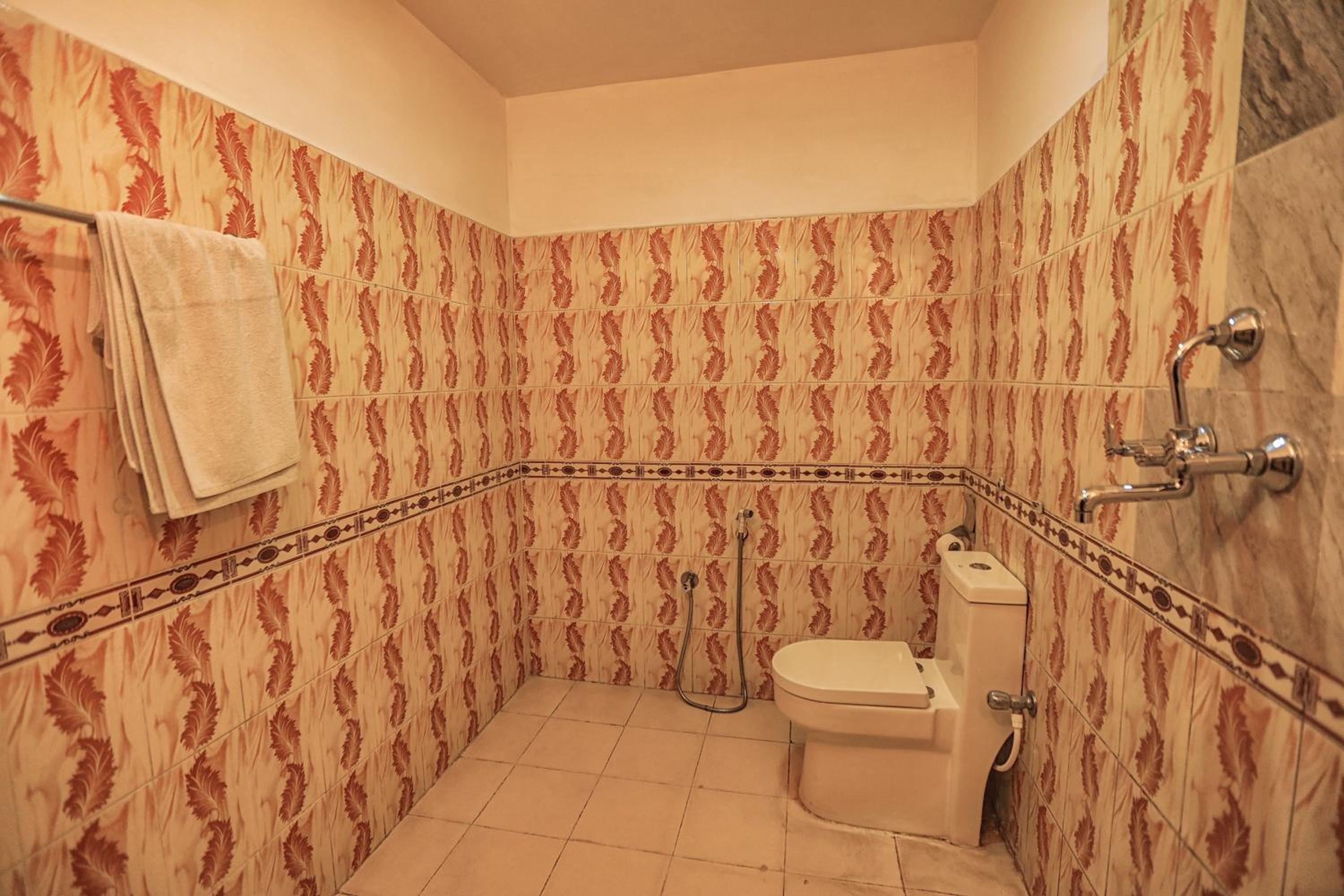 Double Room with Private Bathroom - Photo 13