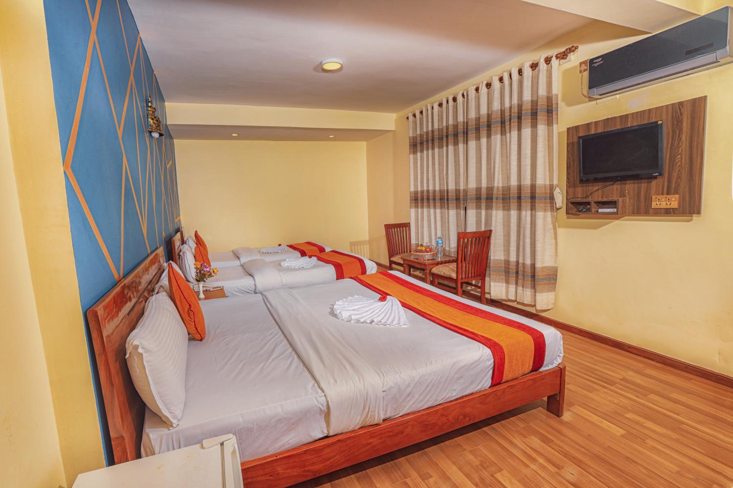 Quadruple Room - Photo 8
