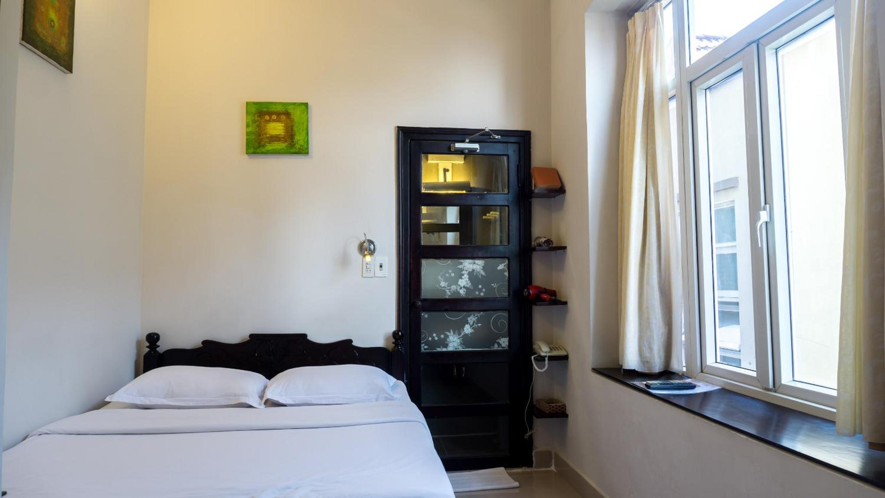 Standard King Room photo 1