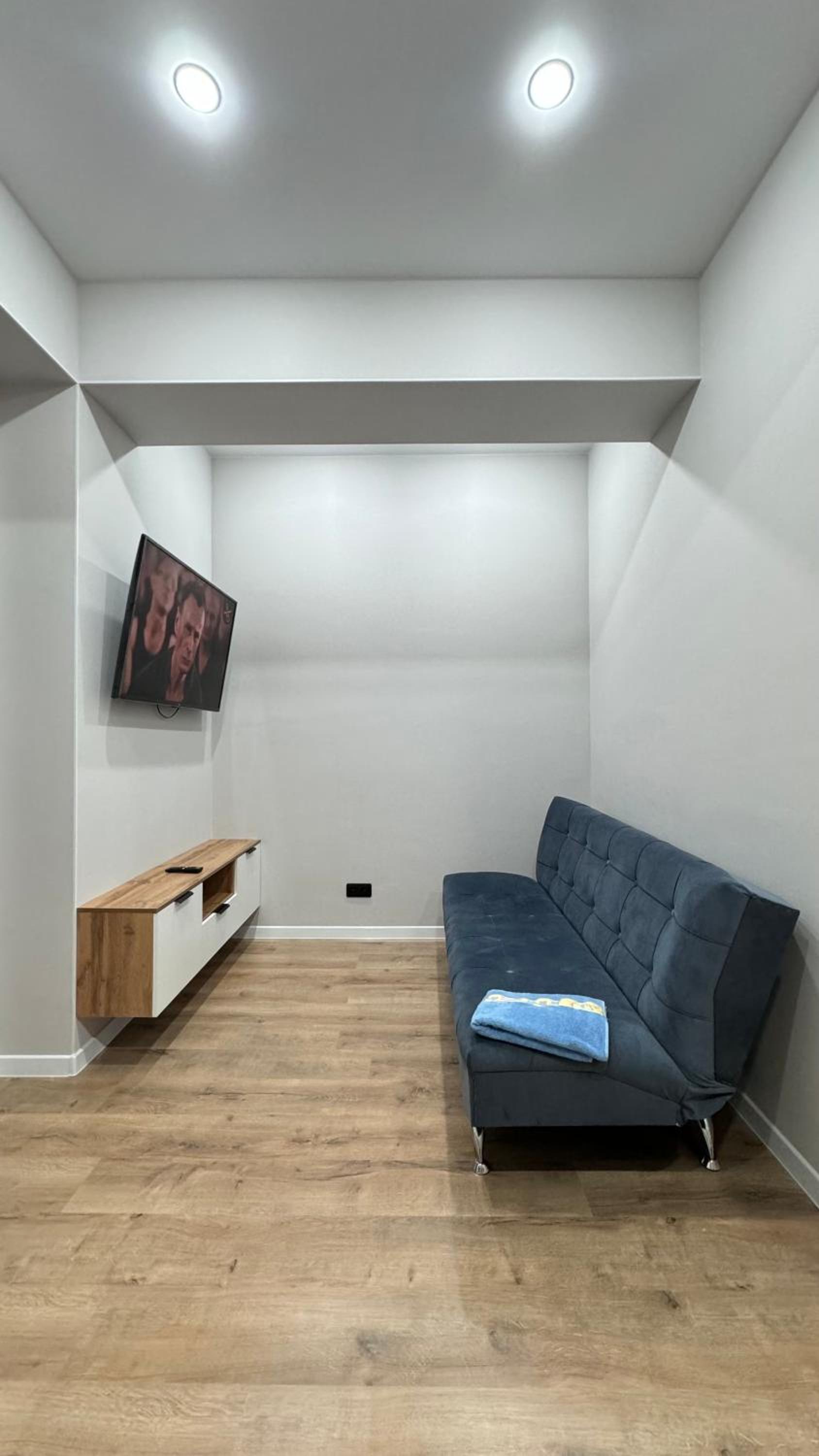 One-Bedroom Apartment photo 1