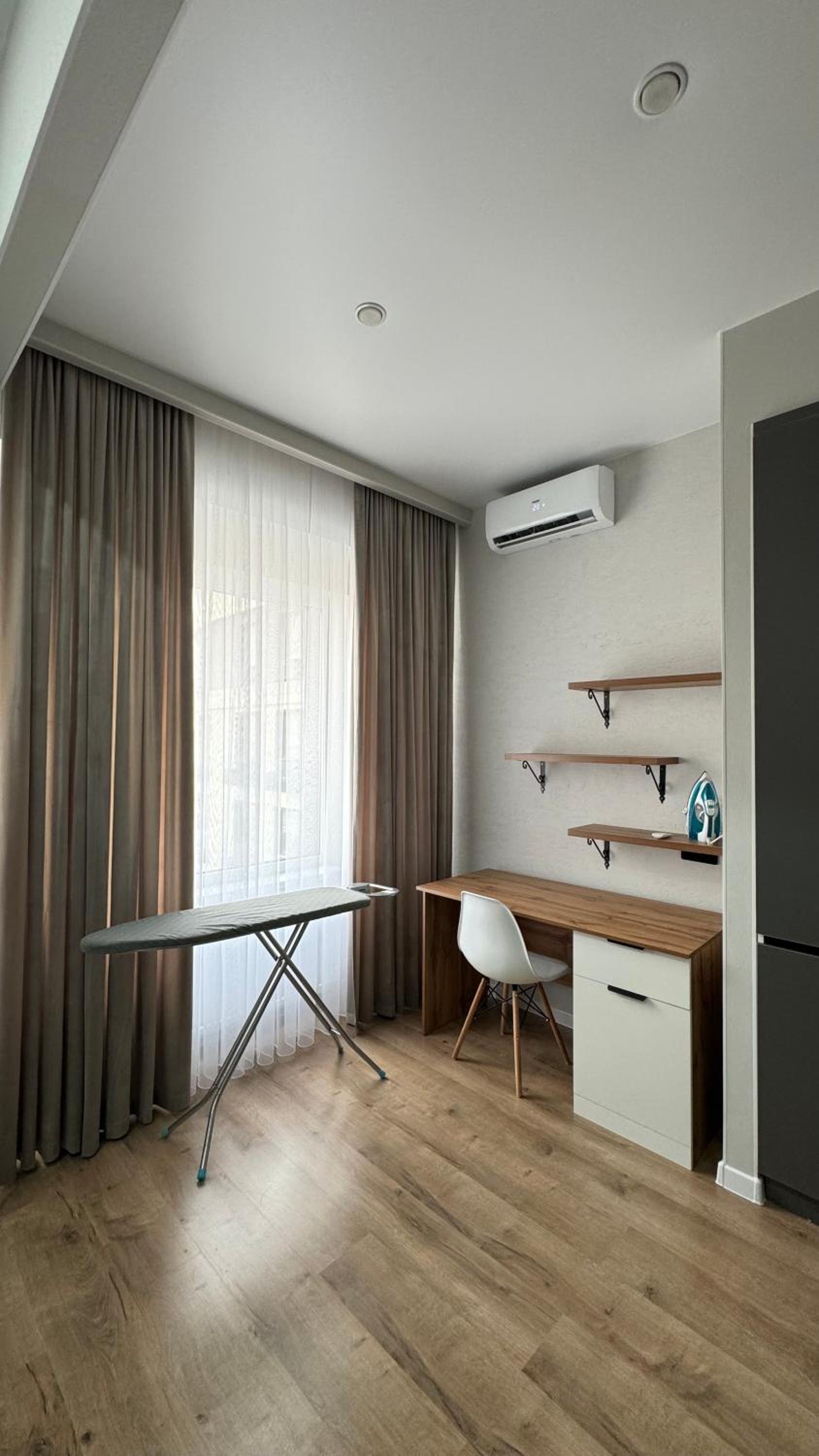 One-Bedroom Apartment photo 3