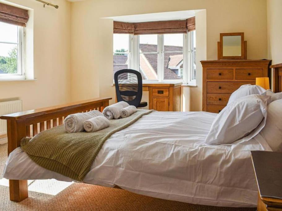 Six-Bedroom House photo 2