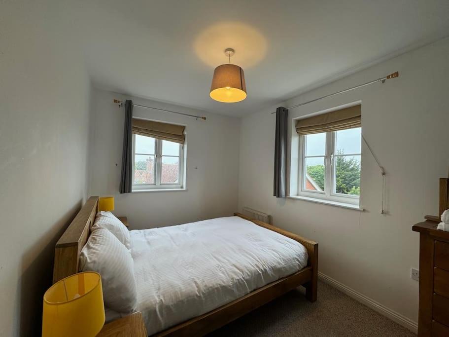 Six-Bedroom House photo 3