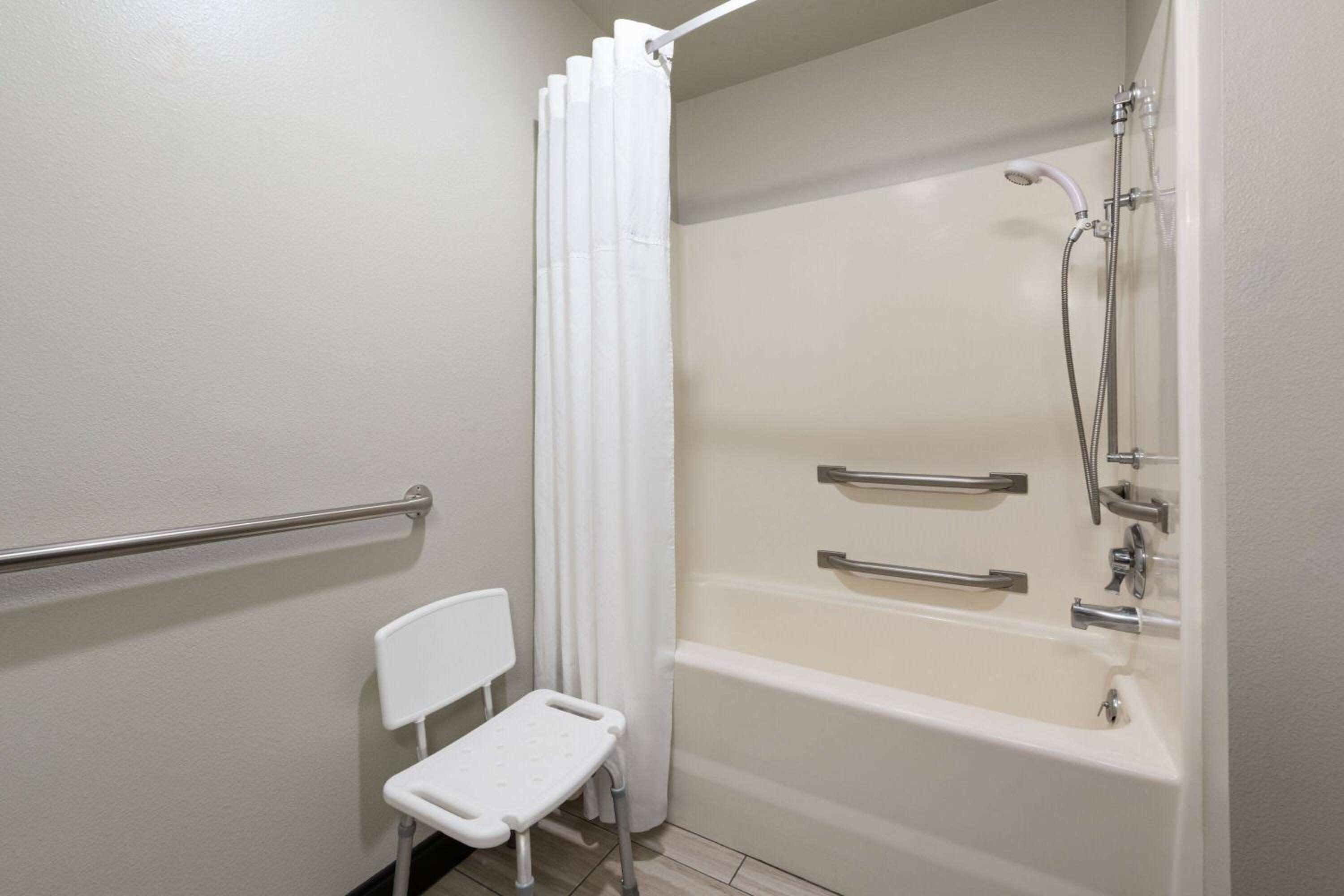 King Room - Mobility Access/Non-Smoking - Photo 4