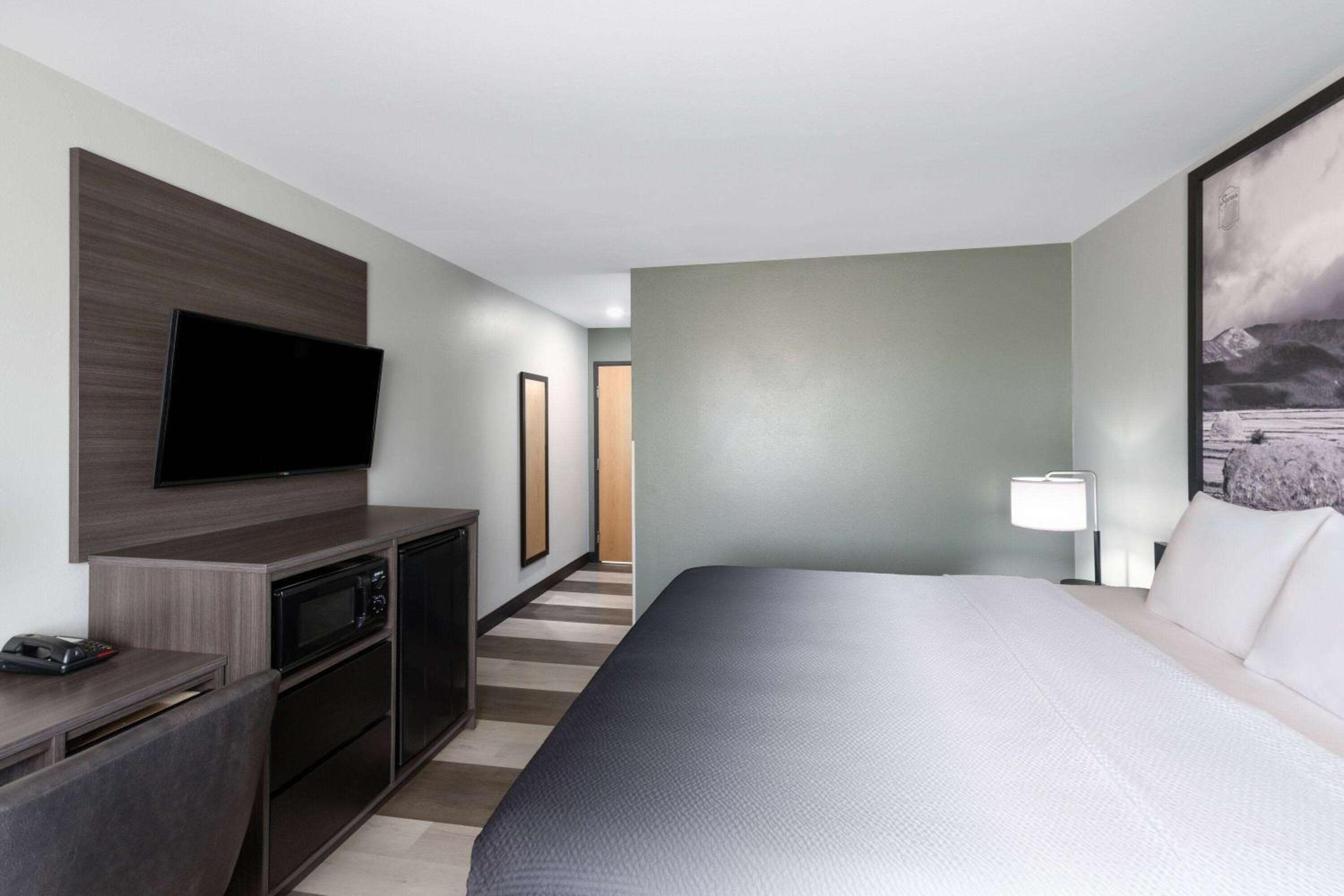 Business King Room - Non-Smoking - Photo 4