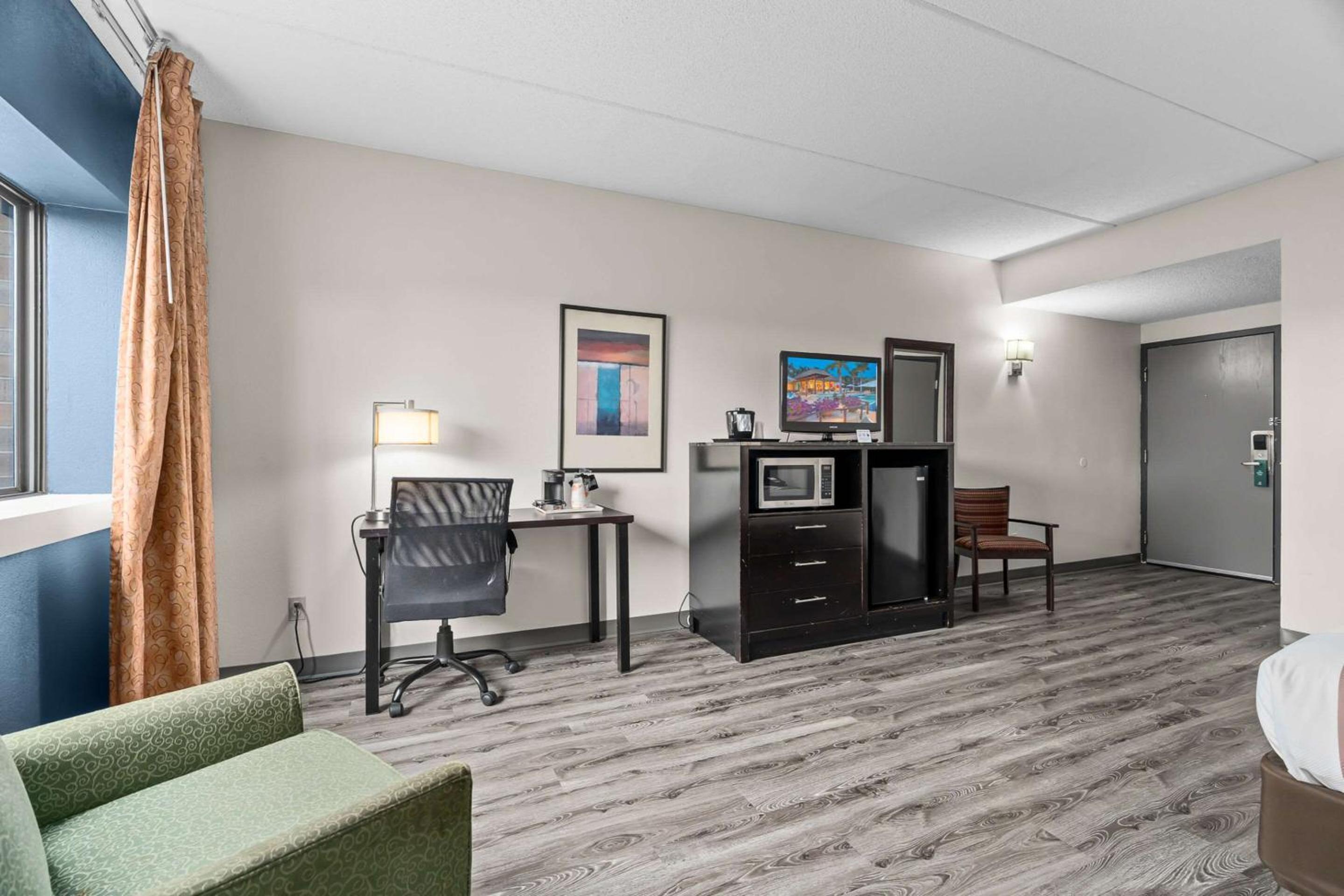 King Room - Disability Access/Non-Smoking photo 3