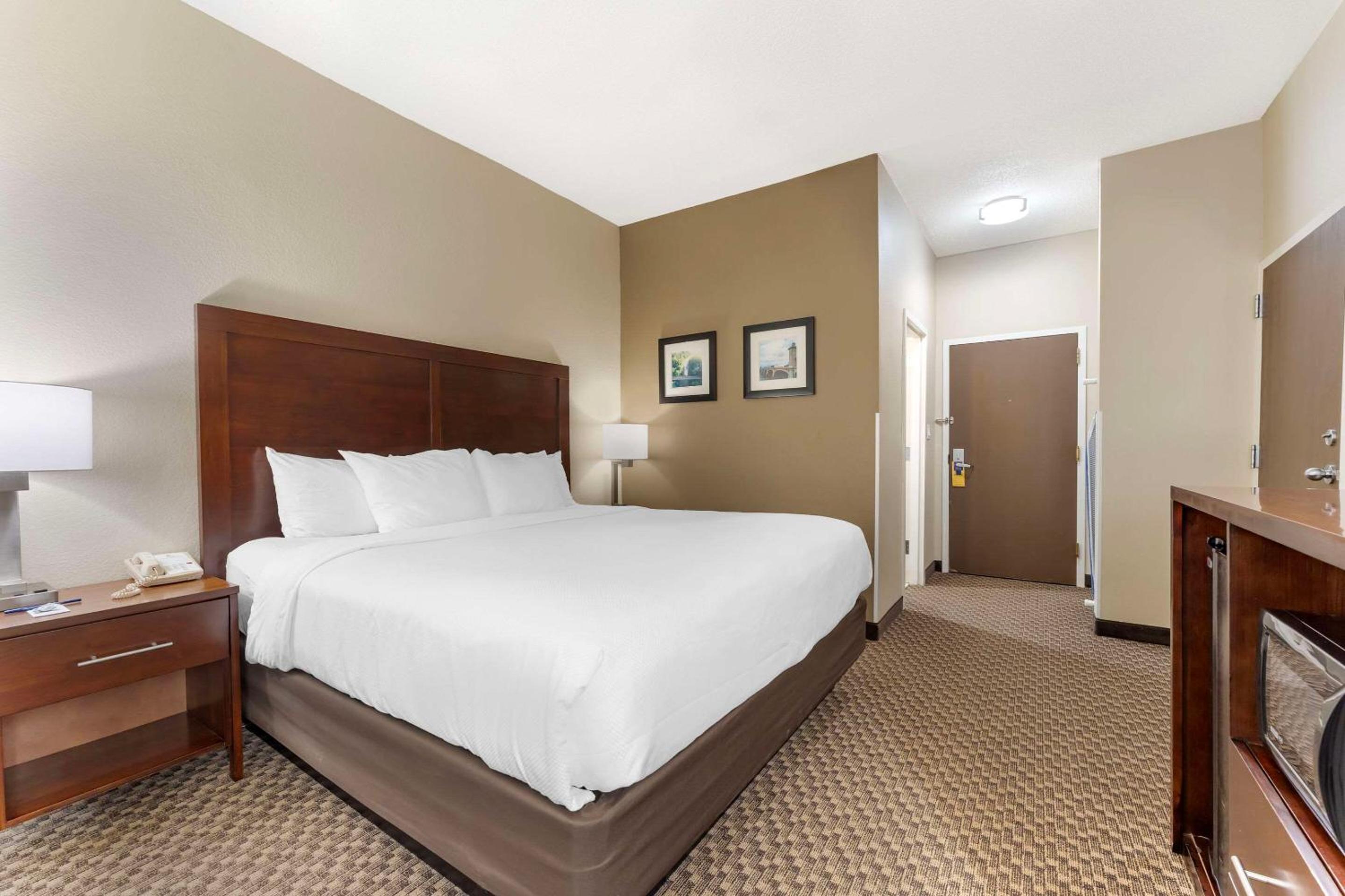 King Room - Non-Smoking - Photo 1