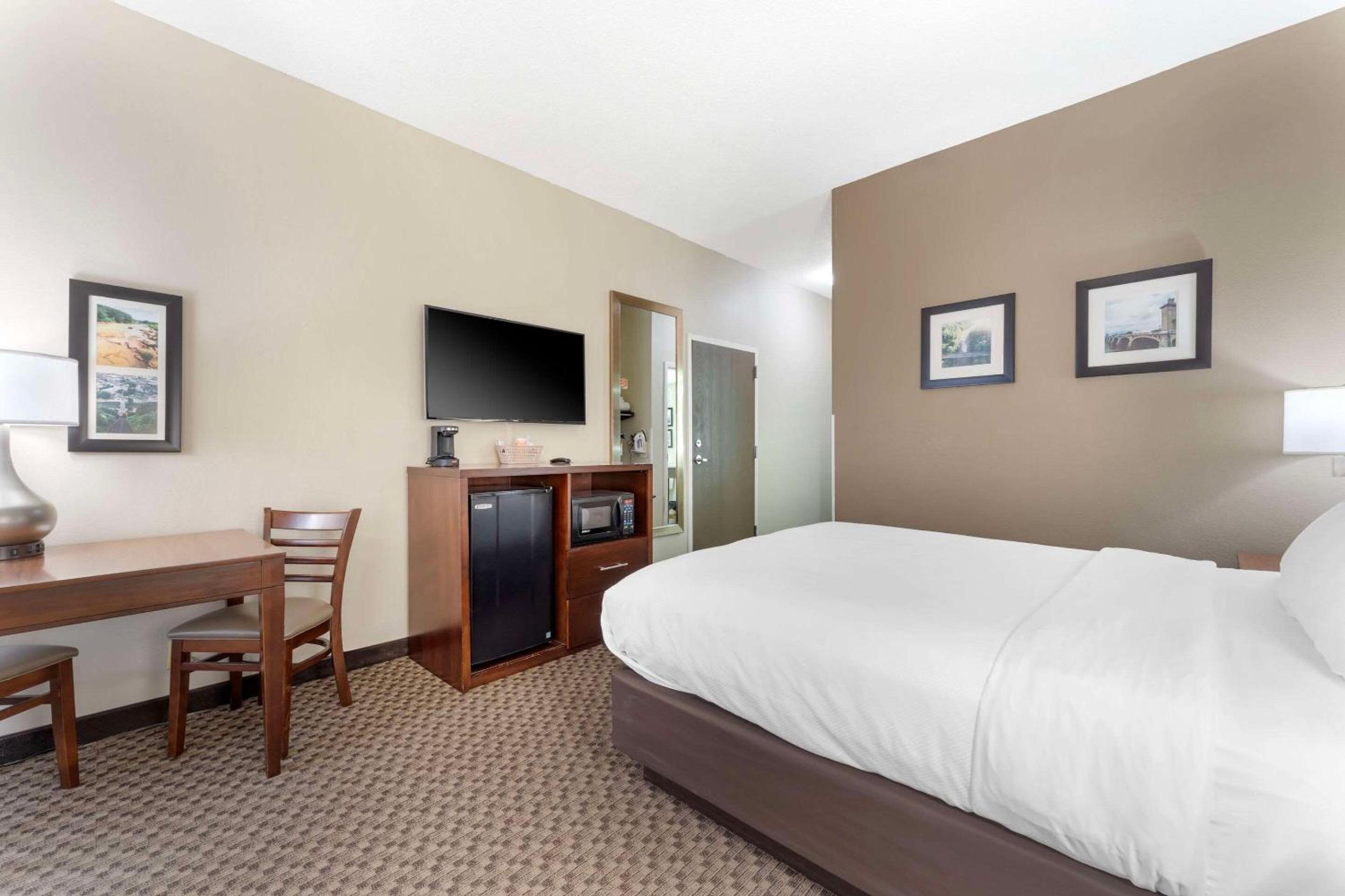 Queen Room - Accessible/Non-Smoking - Photo 1
