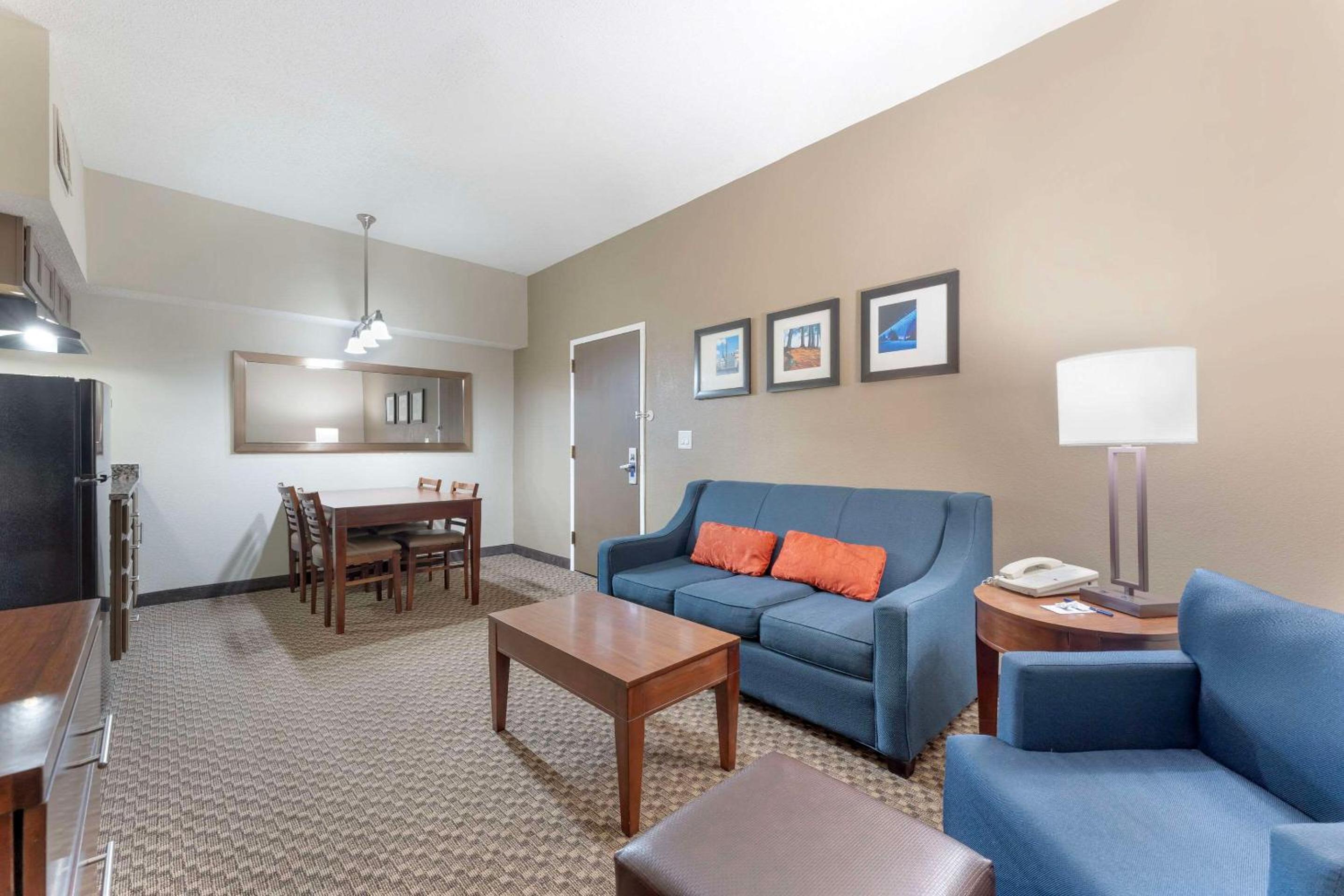 Efficiency King Suite - Non-Smoking - Photo 2