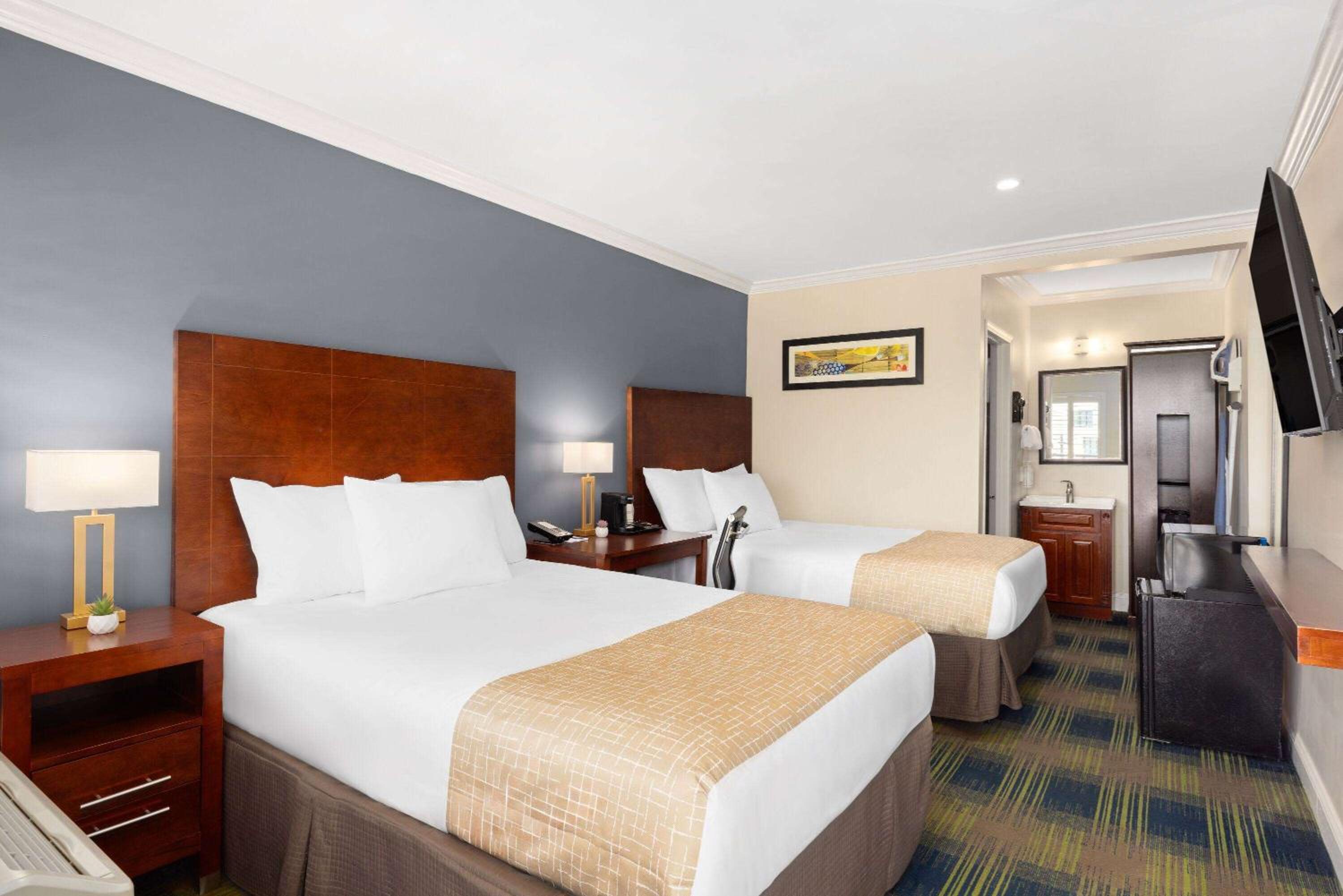 Double Room with Two Double Beds - Non-Smoking - Photo 1