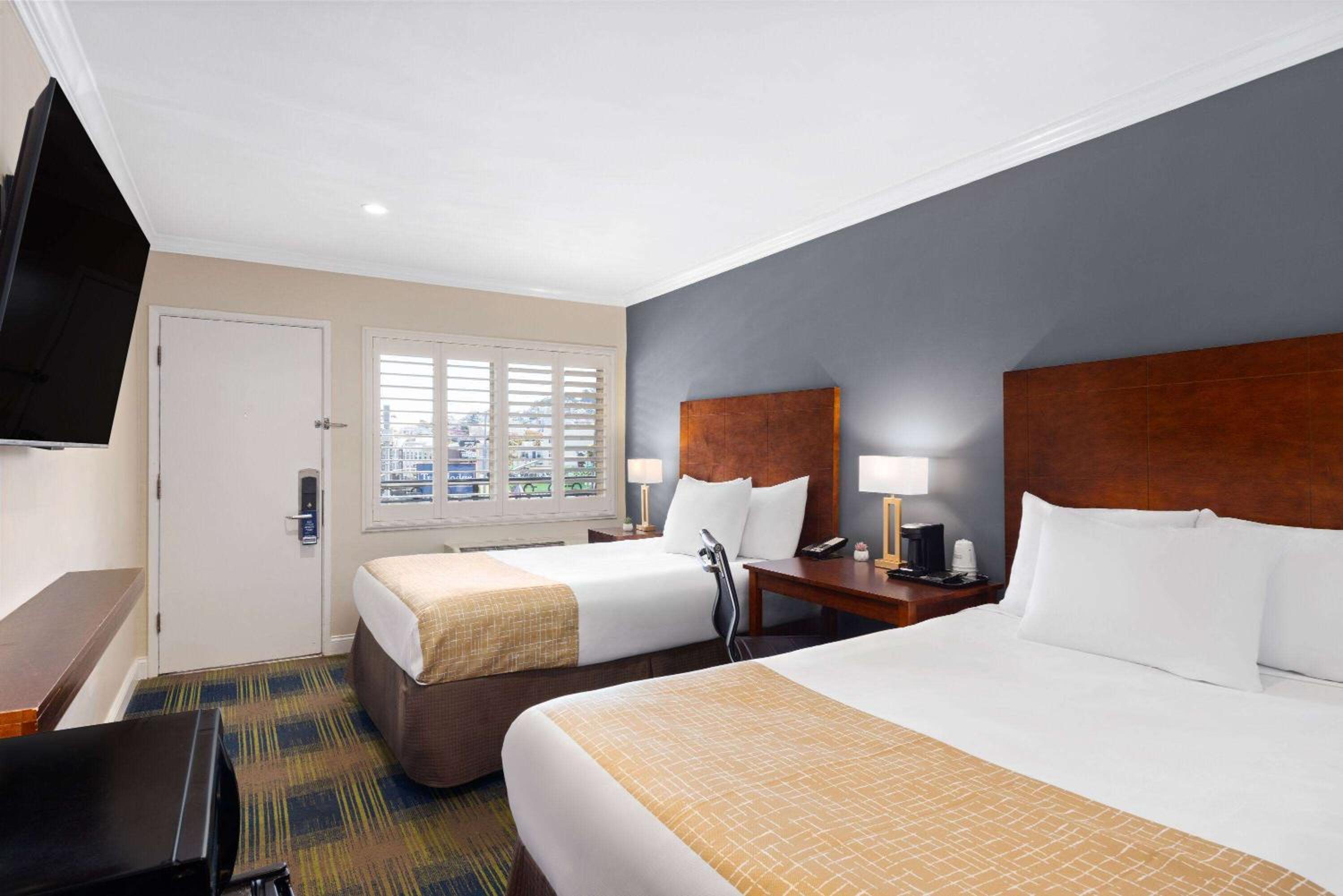 Double Room with Two Double Beds - Non-Smoking - Photo 3