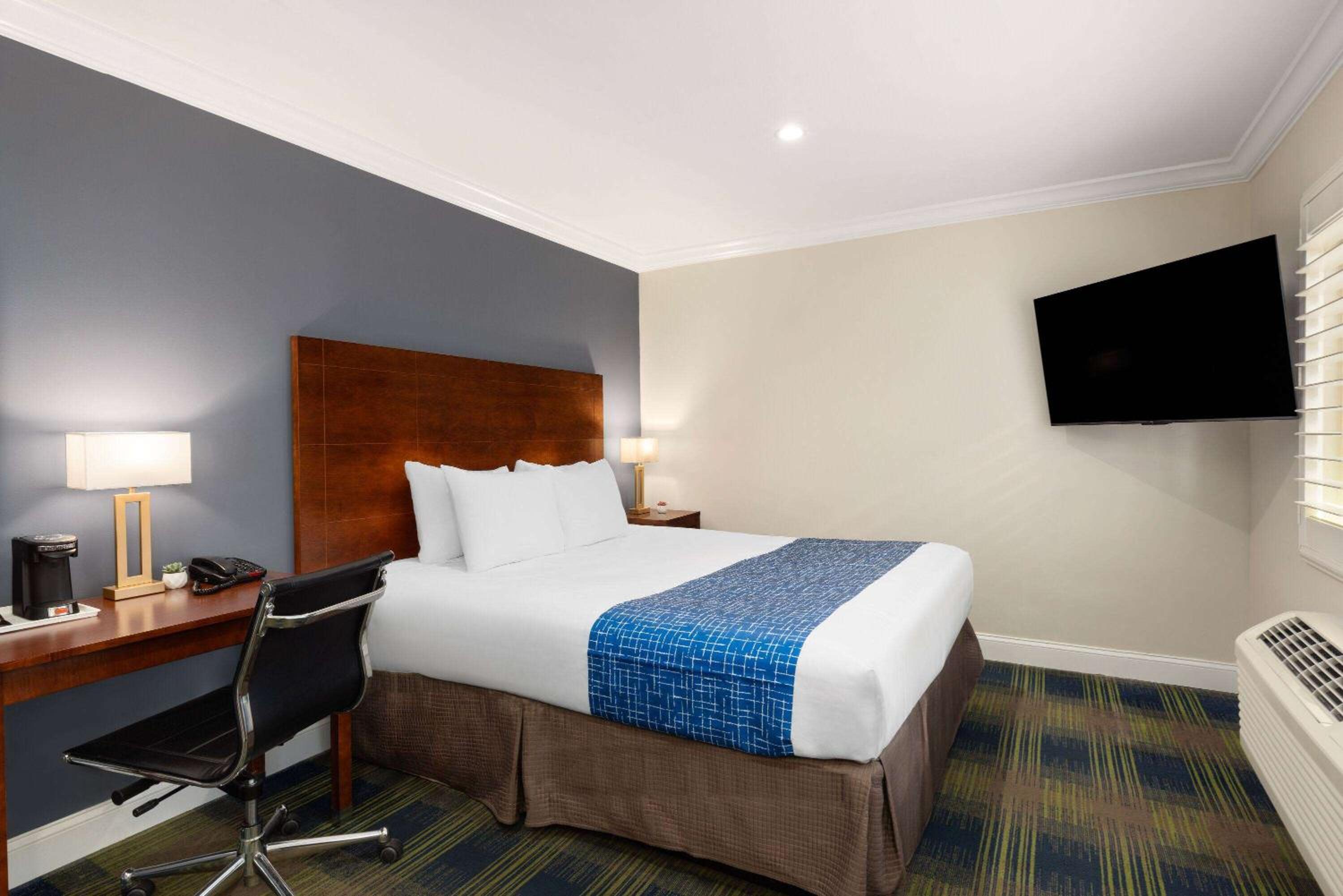 King Room - Non-Smoking - Photo 1