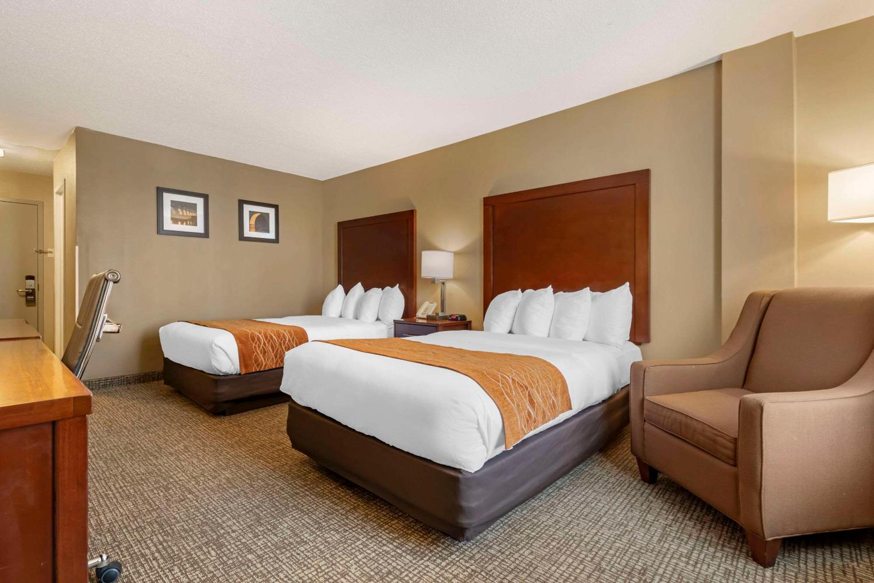 Double Room with Two Double Beds - Non-Smoking - Photo 2