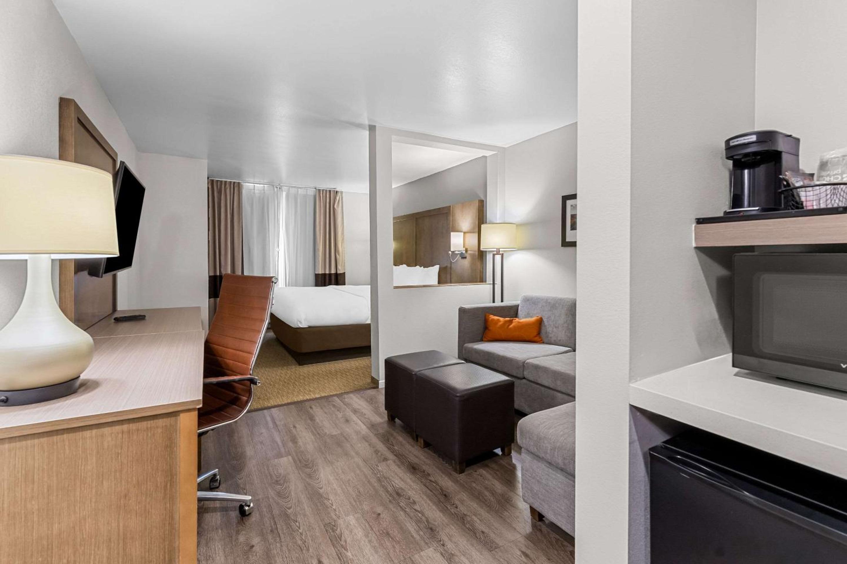 King Suite - Accessible/Non-Smoking