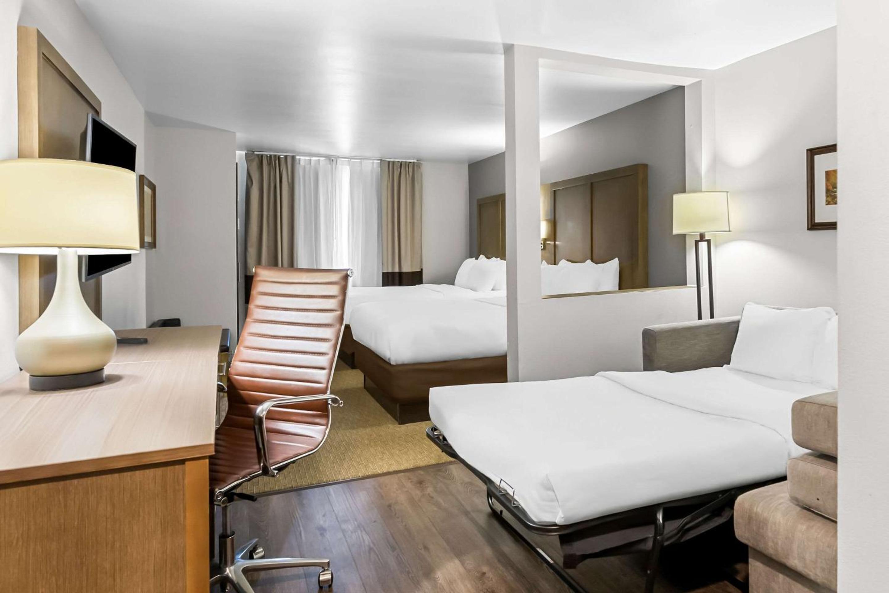 King Suite with Sofa Bed - Disability Access/Non-Smoking photo 1